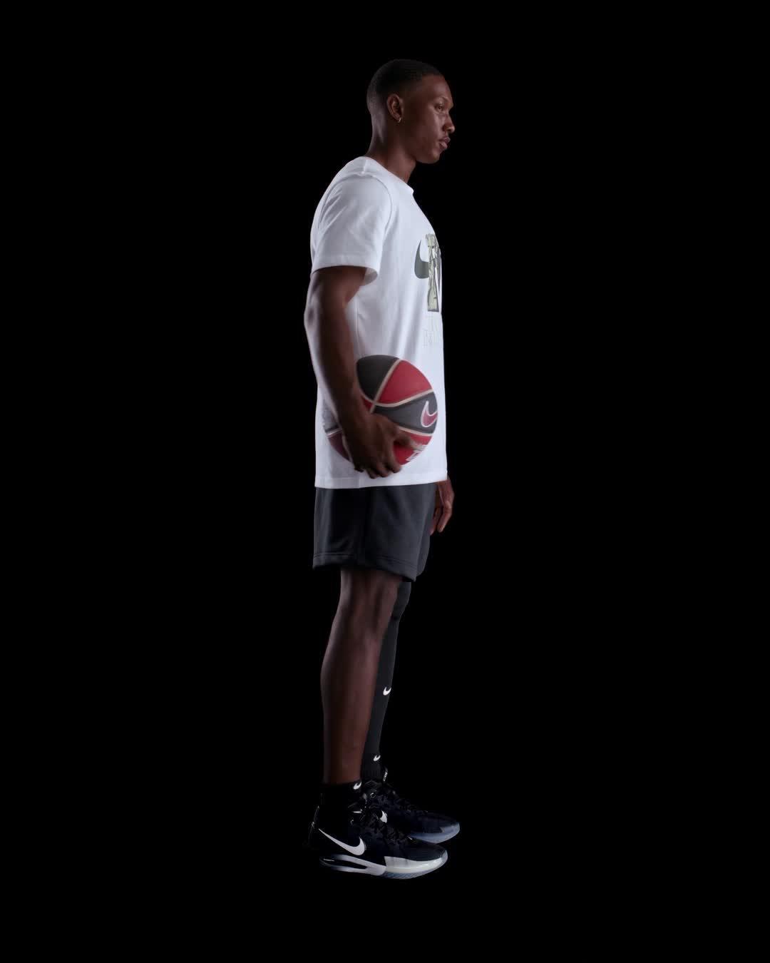 Nike Men's T-Shirt Product Image