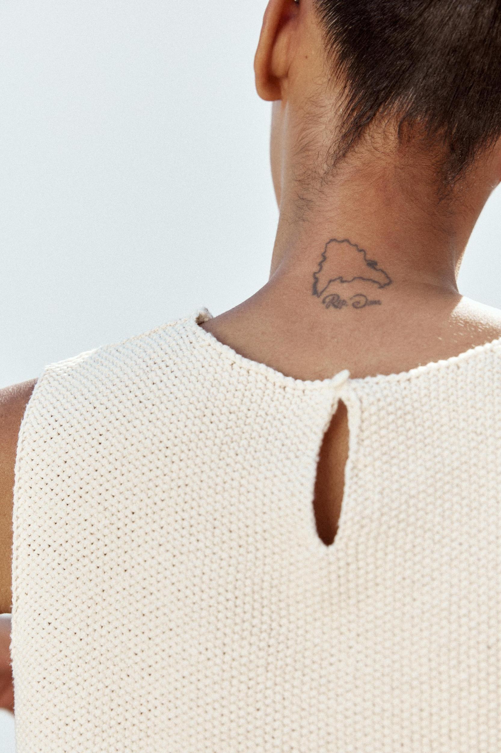 SLEEVELESS KNIT TOP Product Image