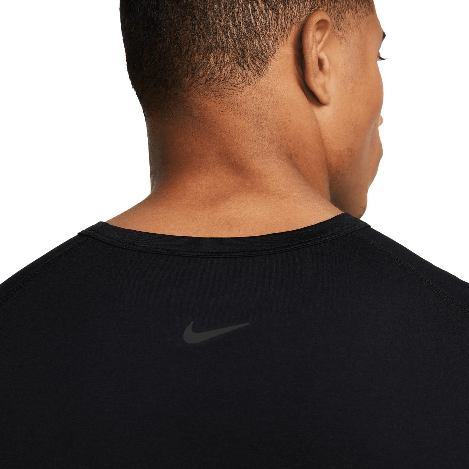 Nike Men's Dri-FIT UV Hyverse Fitness T-Shirt Product Image