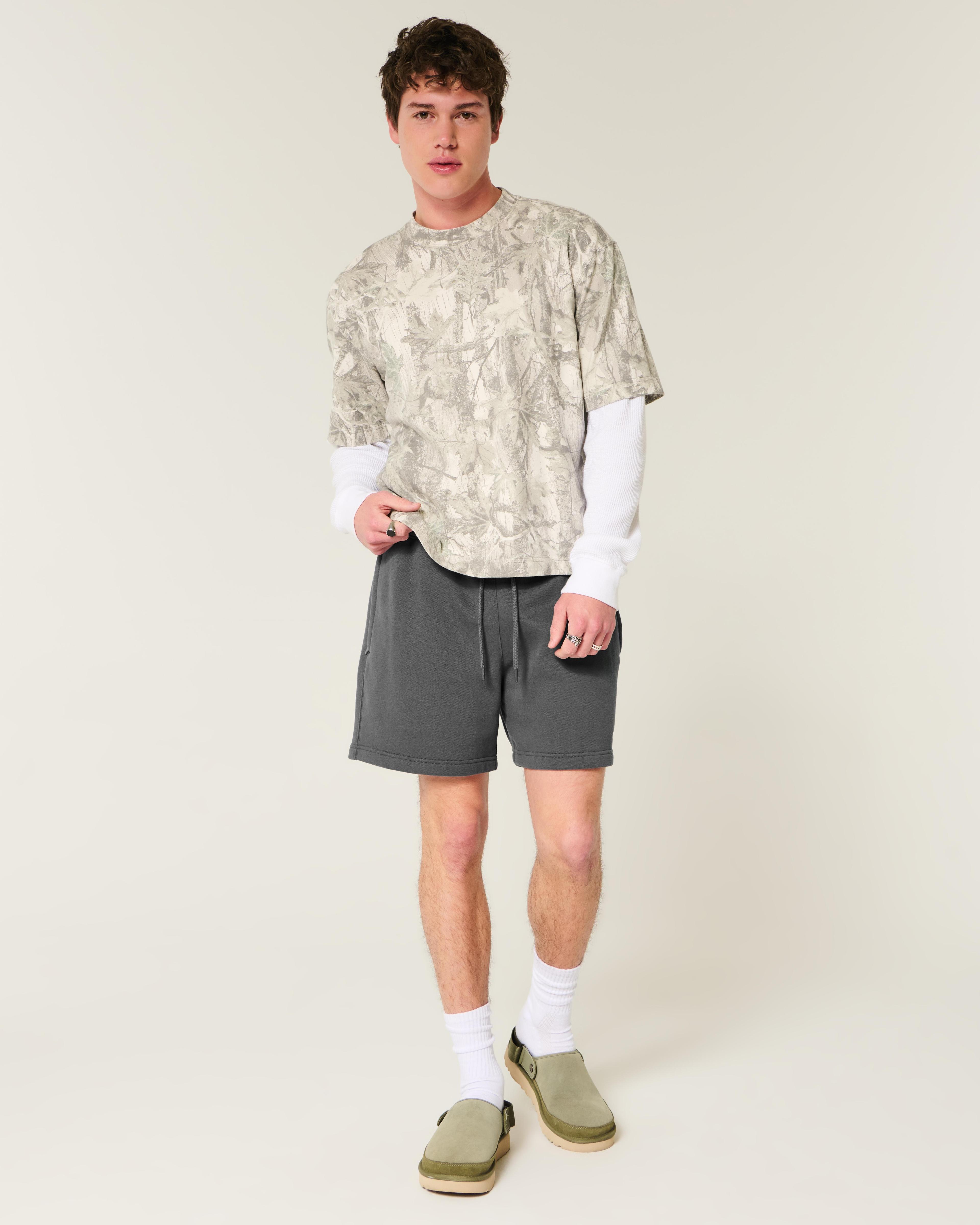 Mid-Thigh Camo Loose Fleece Shorts Product Image