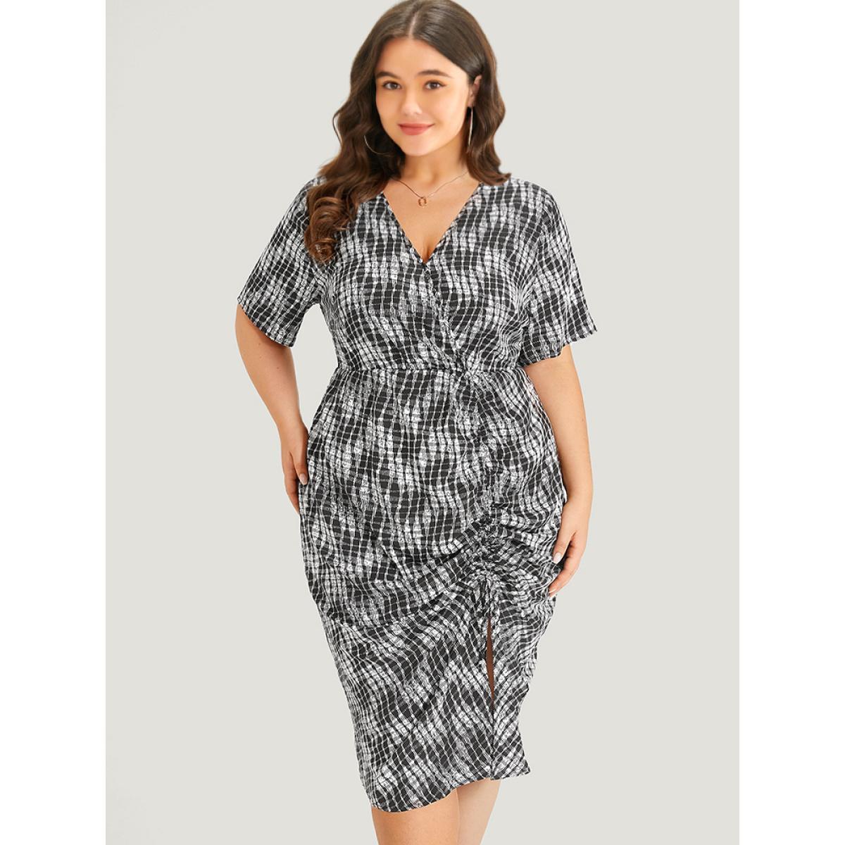 Plus Size Geometric Split Hem Wrap Gathered Drawstring Dress Black Women Elegant Gathered V-neck Short sleeve Curvy Midi Dress BloomChic 22-24/3X Product Image