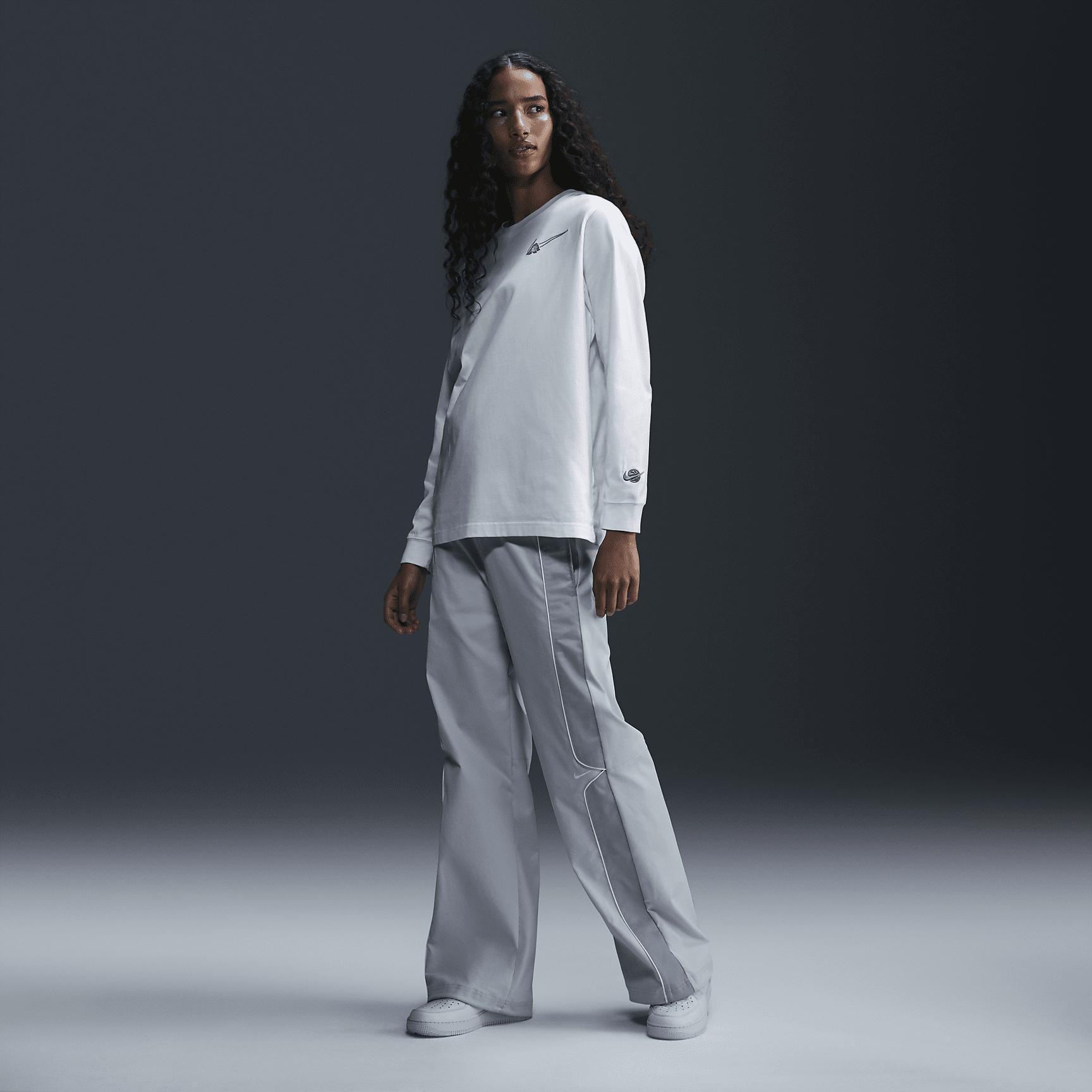 Nike Women's Long-Sleeve Graphic Basketball T-Shirt Product Image