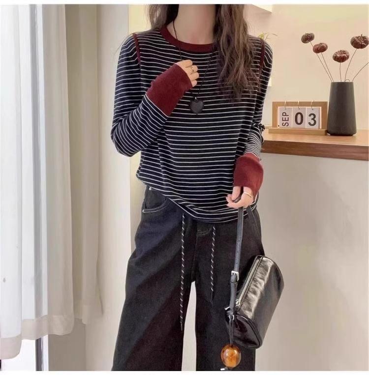 Long-Sleeve Round Neck Striped Contrast Trim Tee Product Image