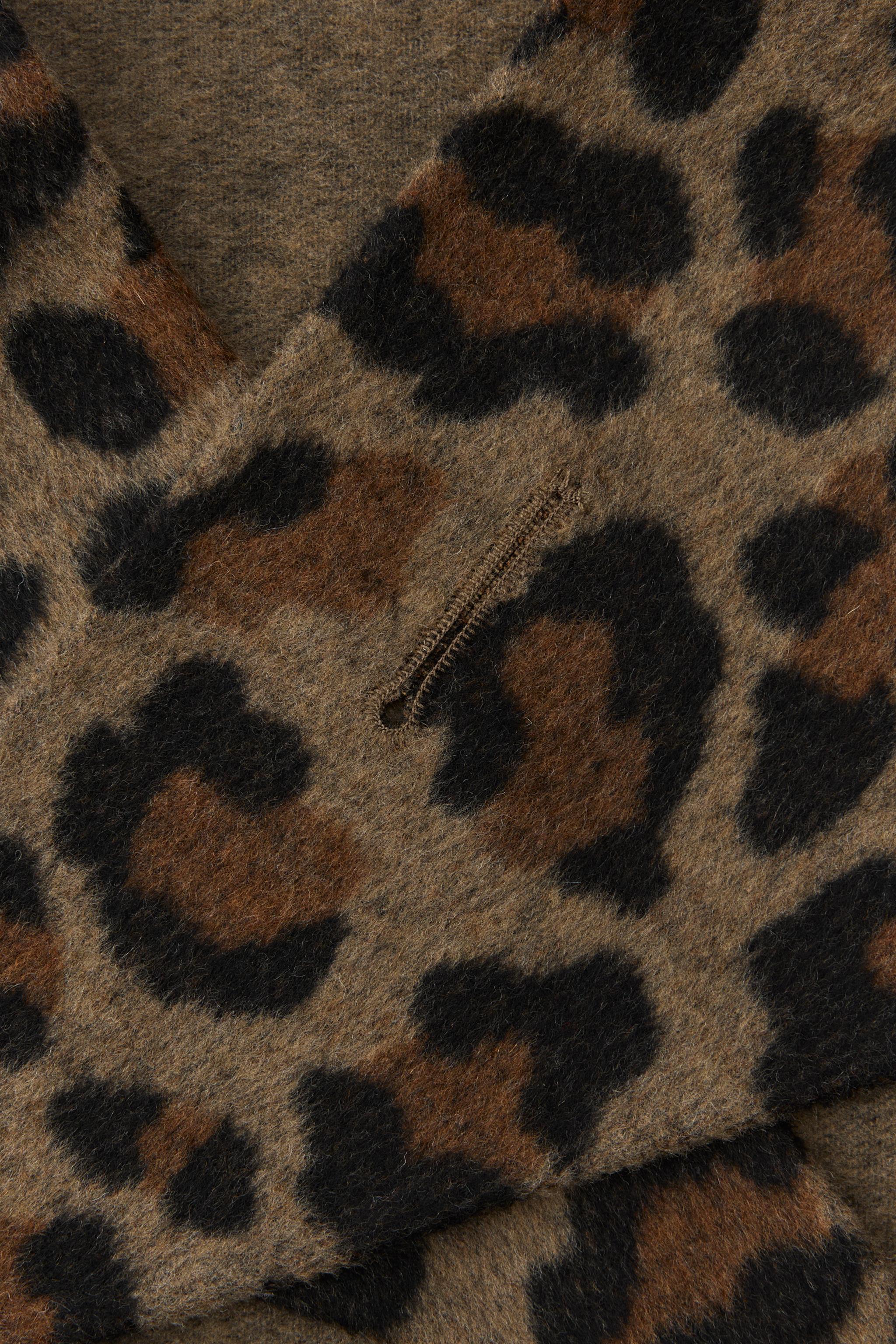 ANIMAL PRINT WOOL BLEND BANDANA Product Image