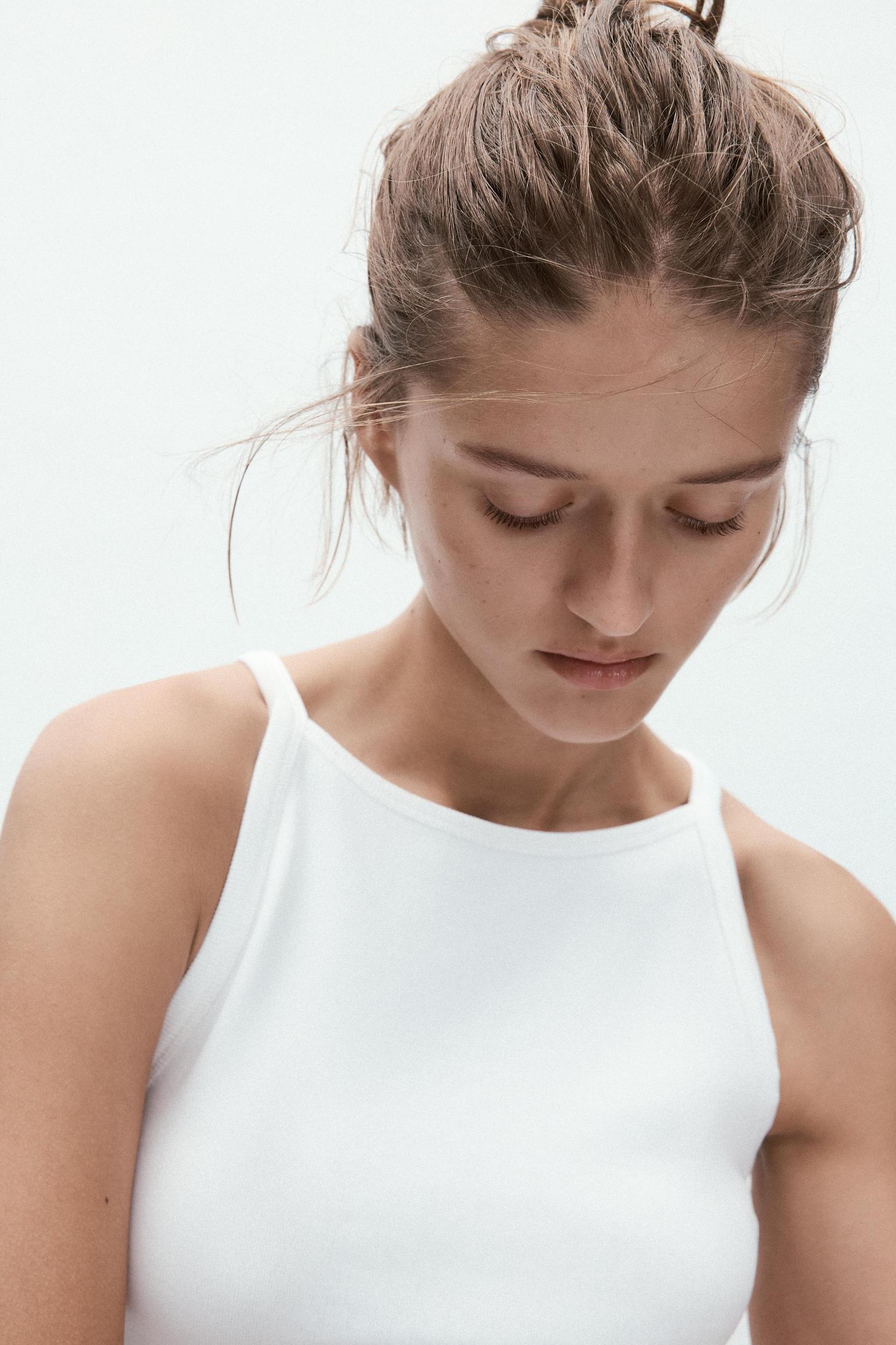 TANK TOP Product Image