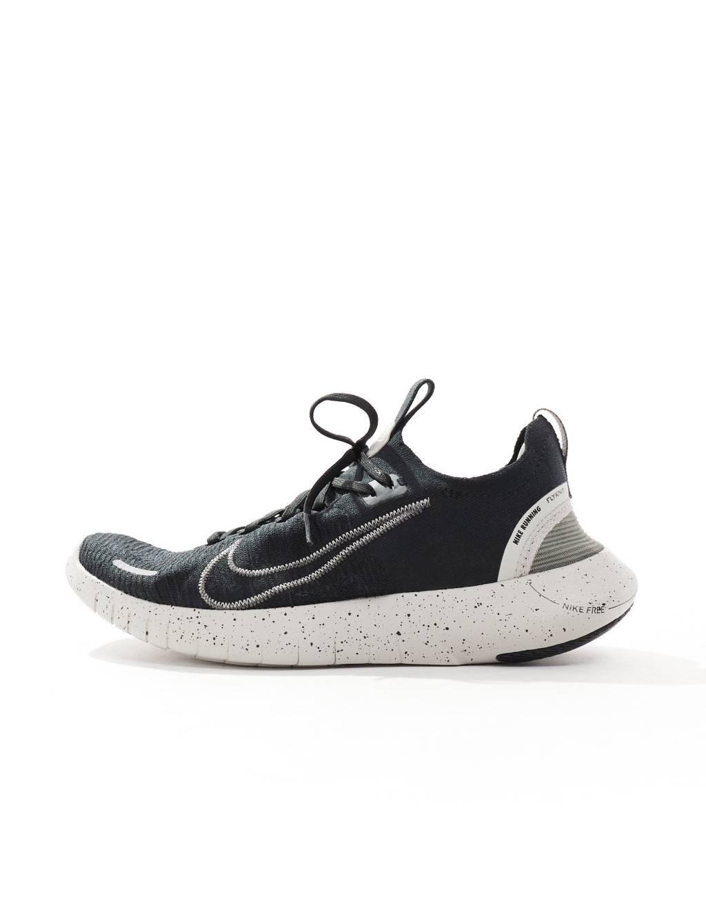 Nike Running Free Run NN sneakers in black and gray Product Image