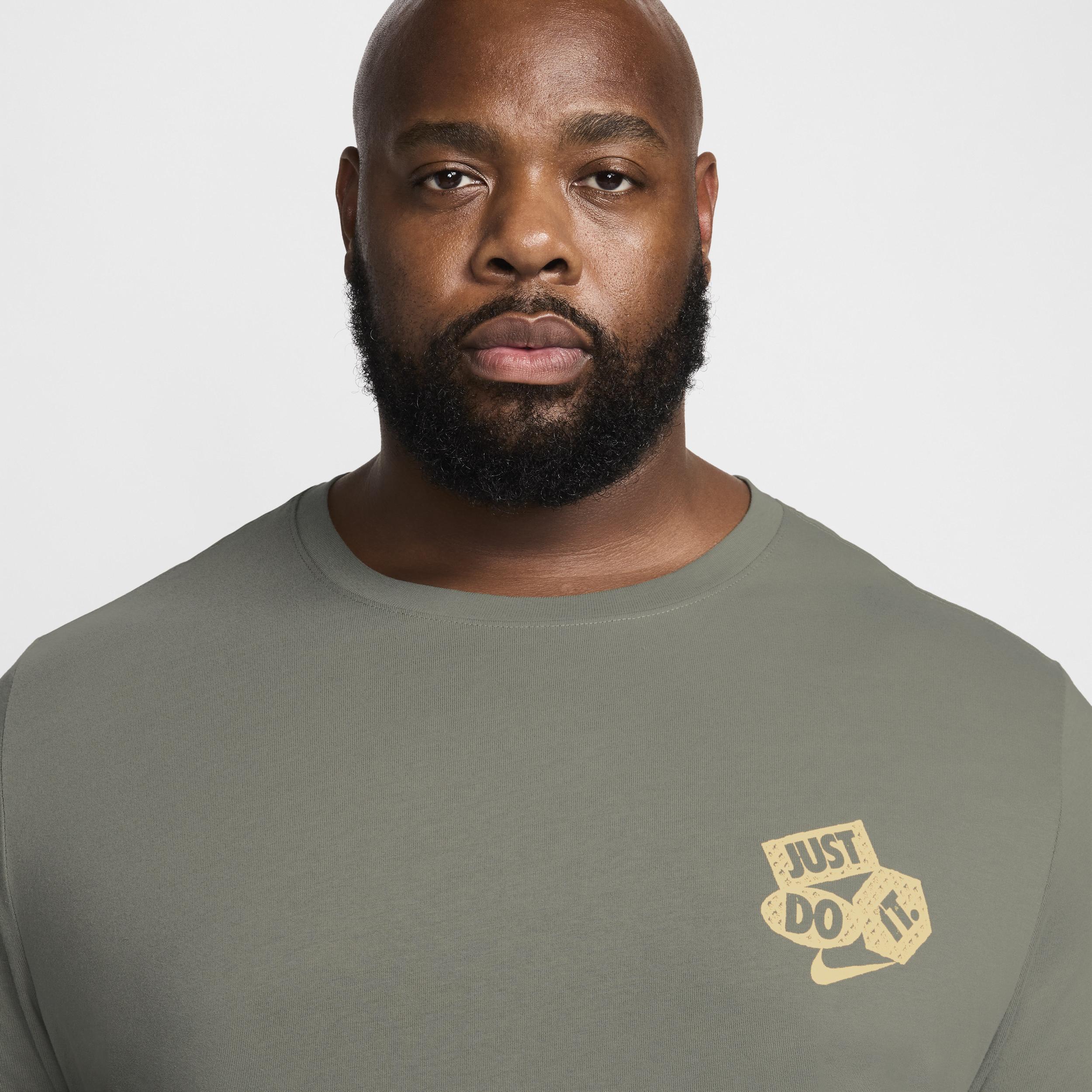 Nike Men's Fitness T-Shirt Product Image