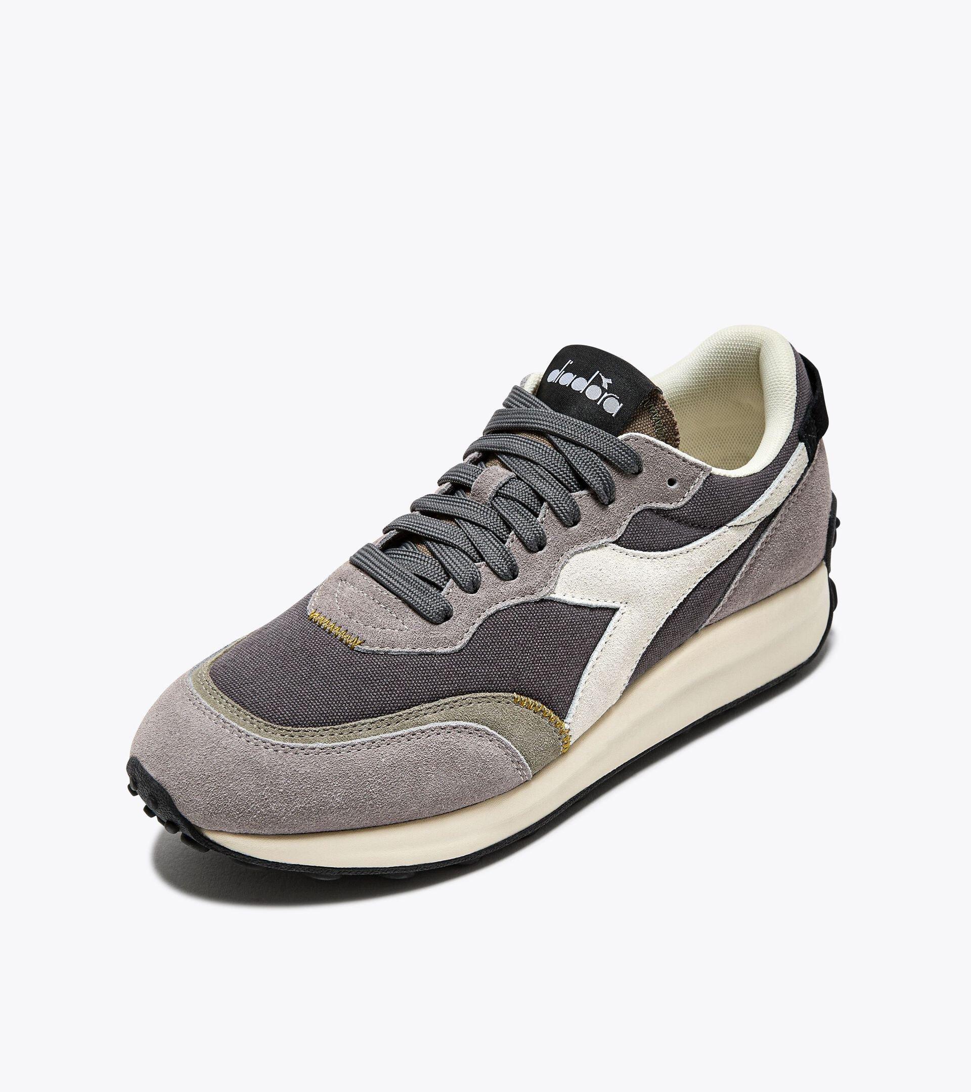 RACE SUEDE SW Product Image