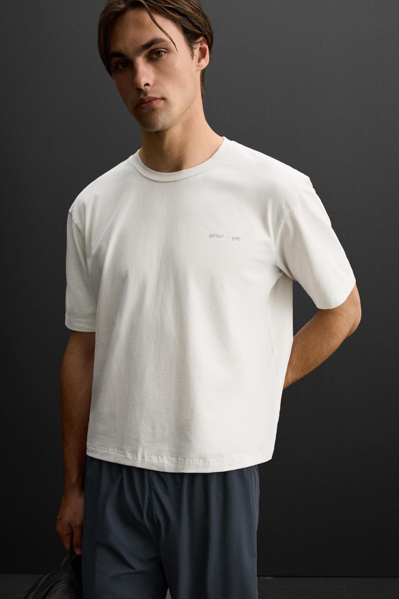 GRAPHIC PRINT T-SHIRT Product Image