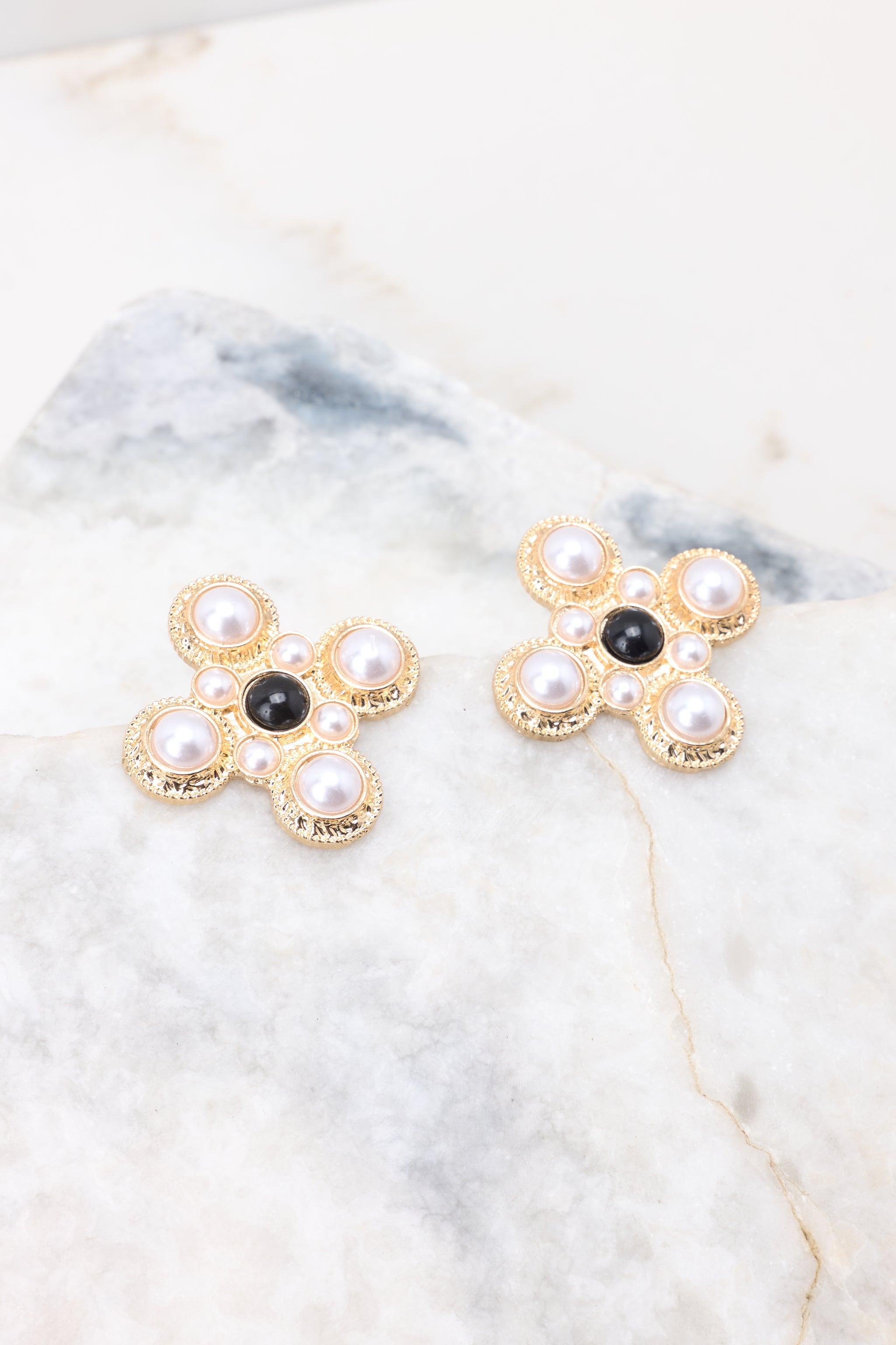 Unique Approach Gold And Pearl Earrings Product Image