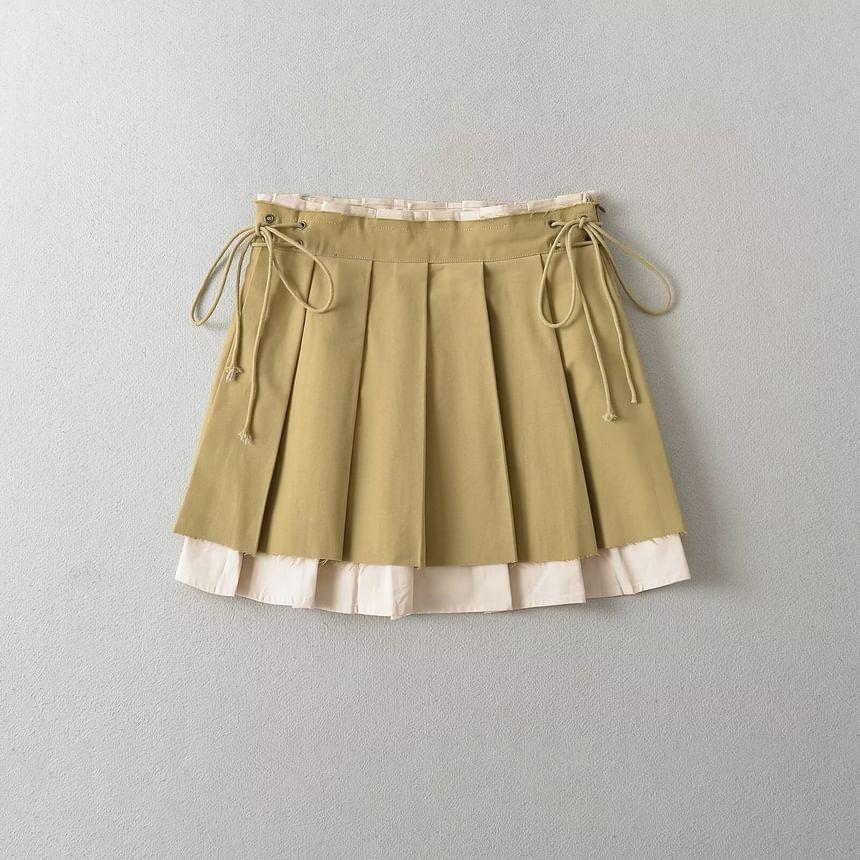 Low Rise Two Tone Mini Pleated Skirt Product Image