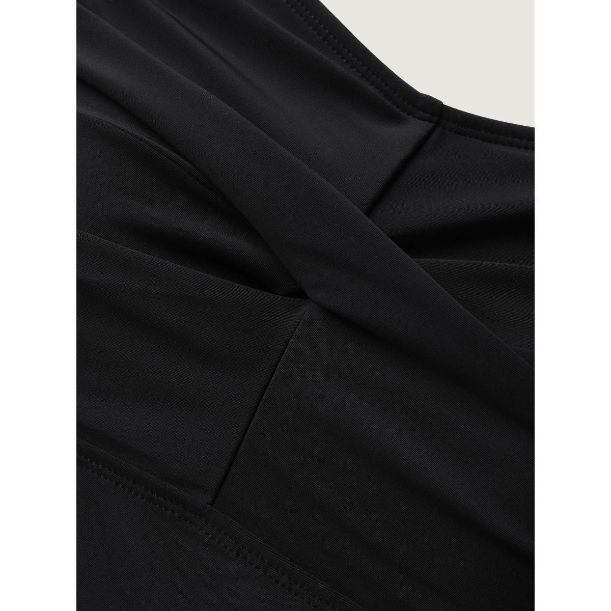 Plus Size Twist Color Block One-Piece Swimsuit Women's Swimwear Black Beach Twist Curve Bathing Suits High stretch One Pieces BloomChic 12/L Product Image