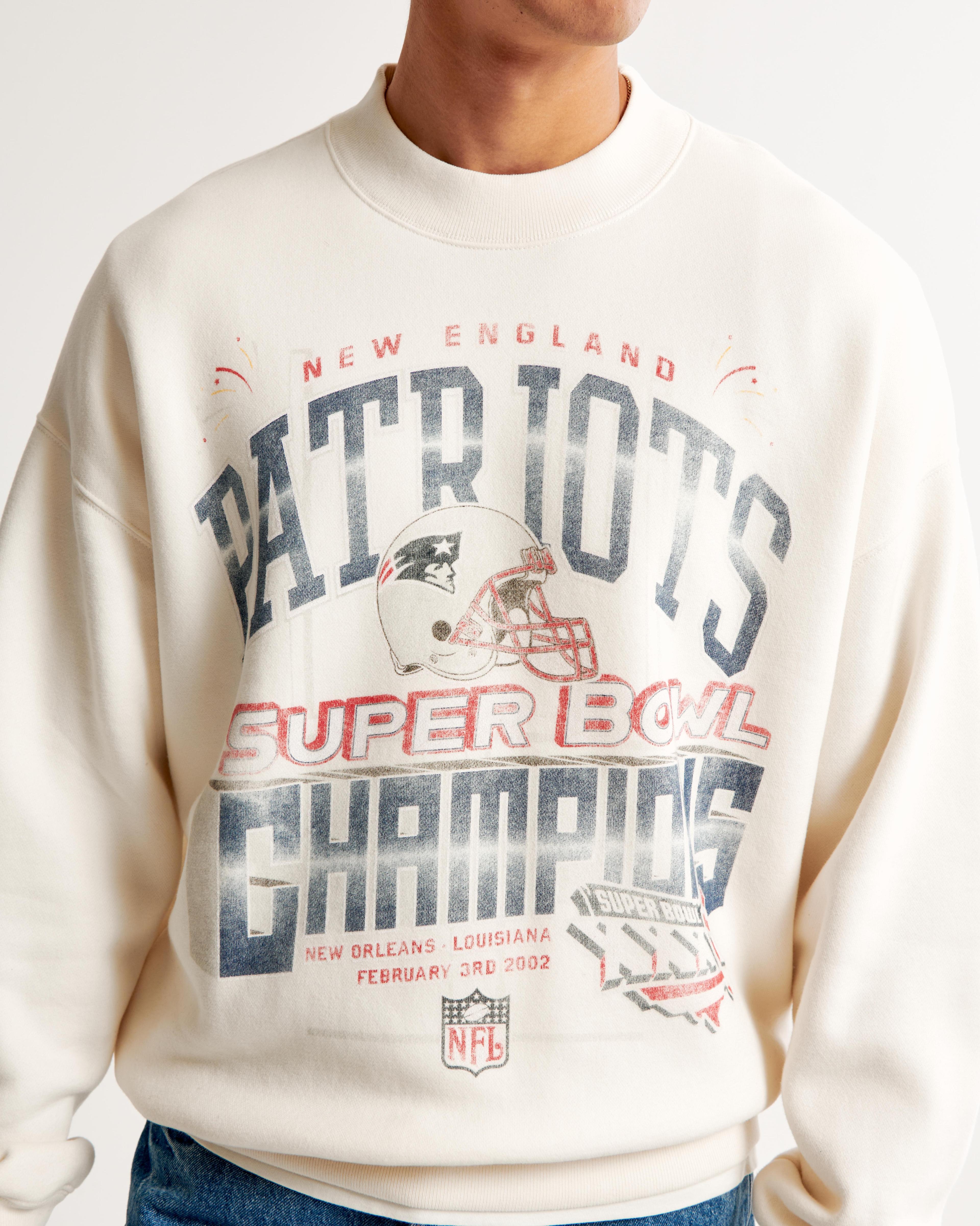 Tampa Bay Buccaneers Graphic Crew Sweatshirt Product Image