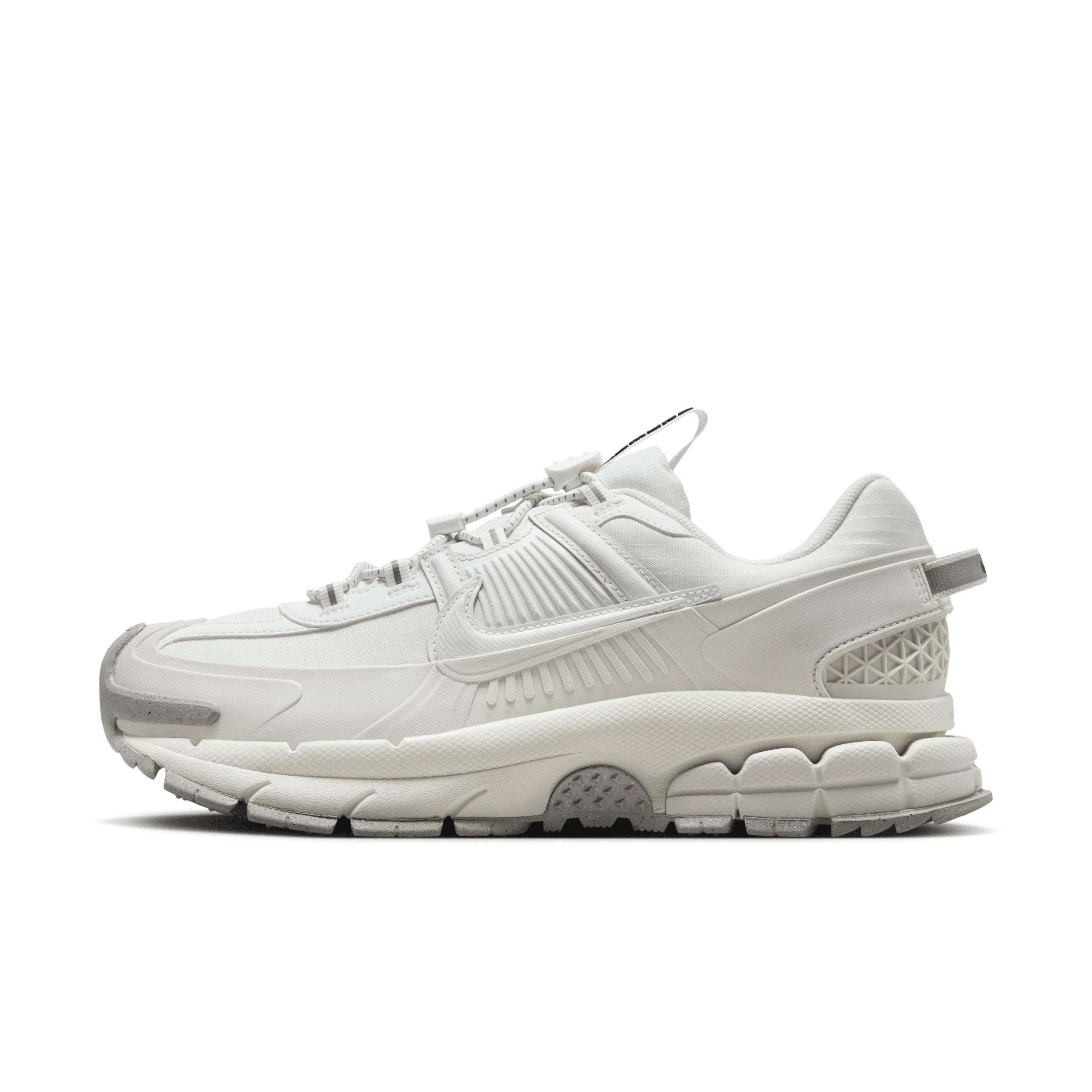 Womens Nike Zoom Vomero Roam Winterized Casual Shoes Product Image