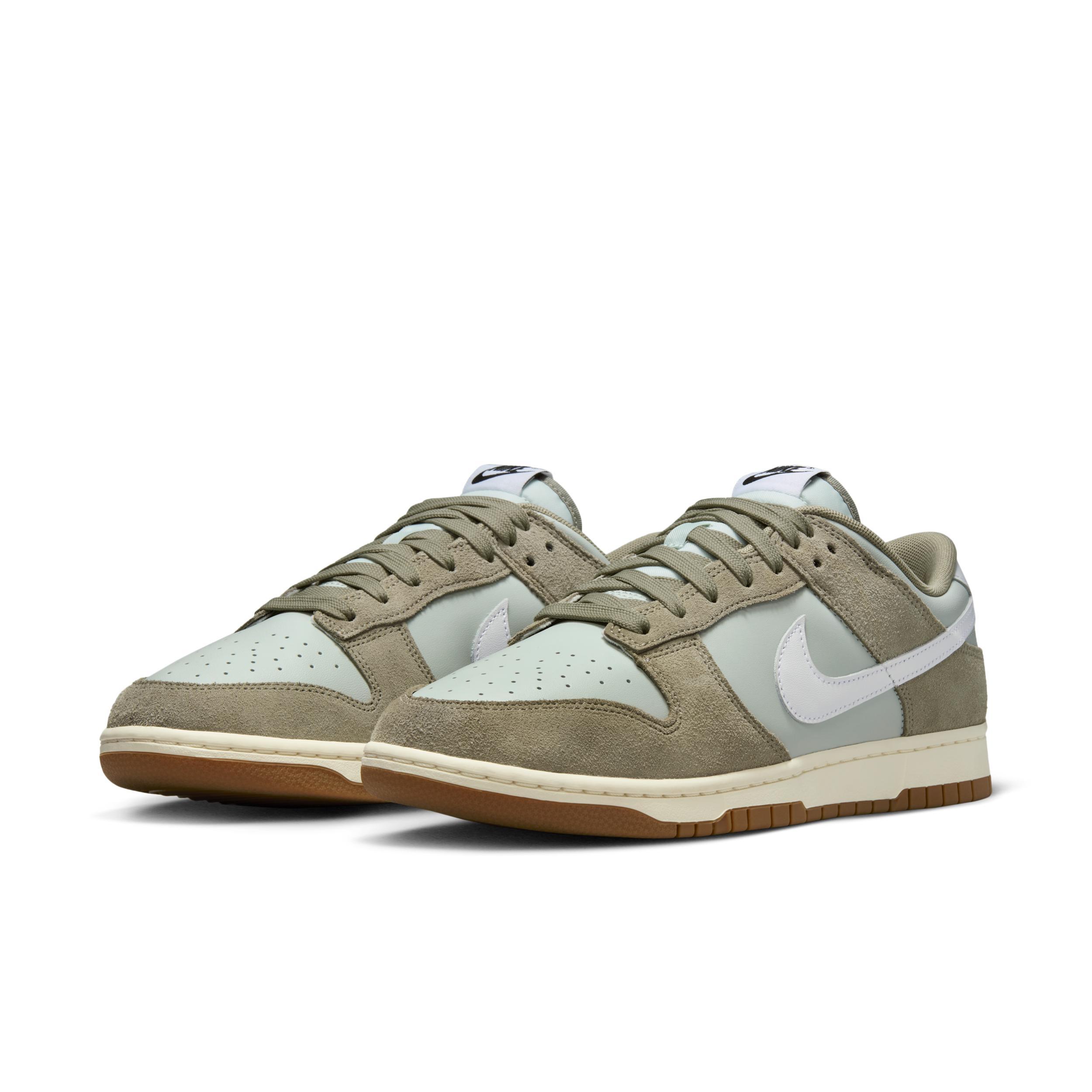 Nike Men's Dunk Low Retro SE Shoes Product Image