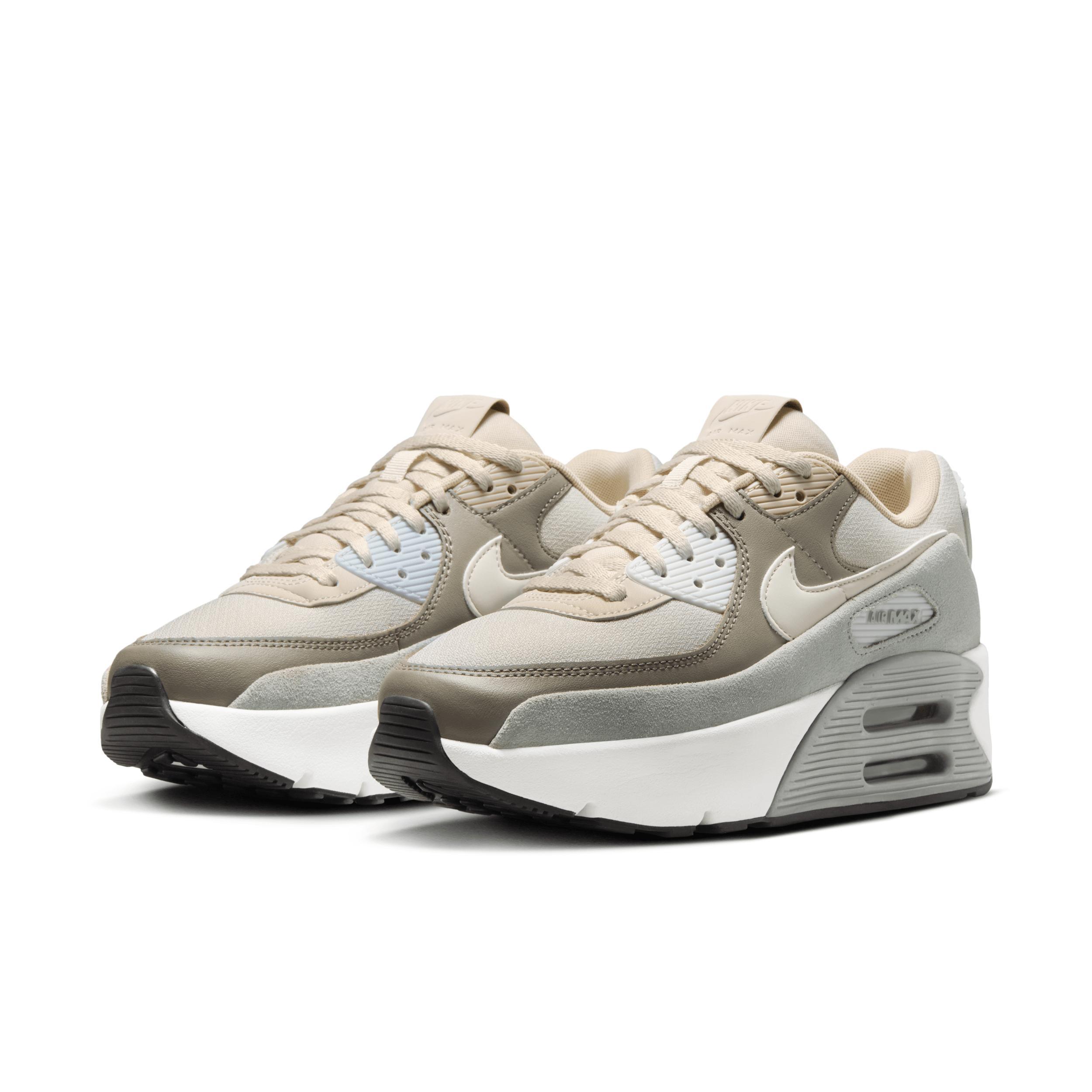 Womens Nike Air Max 90 LV8 Casual Shoes Product Image