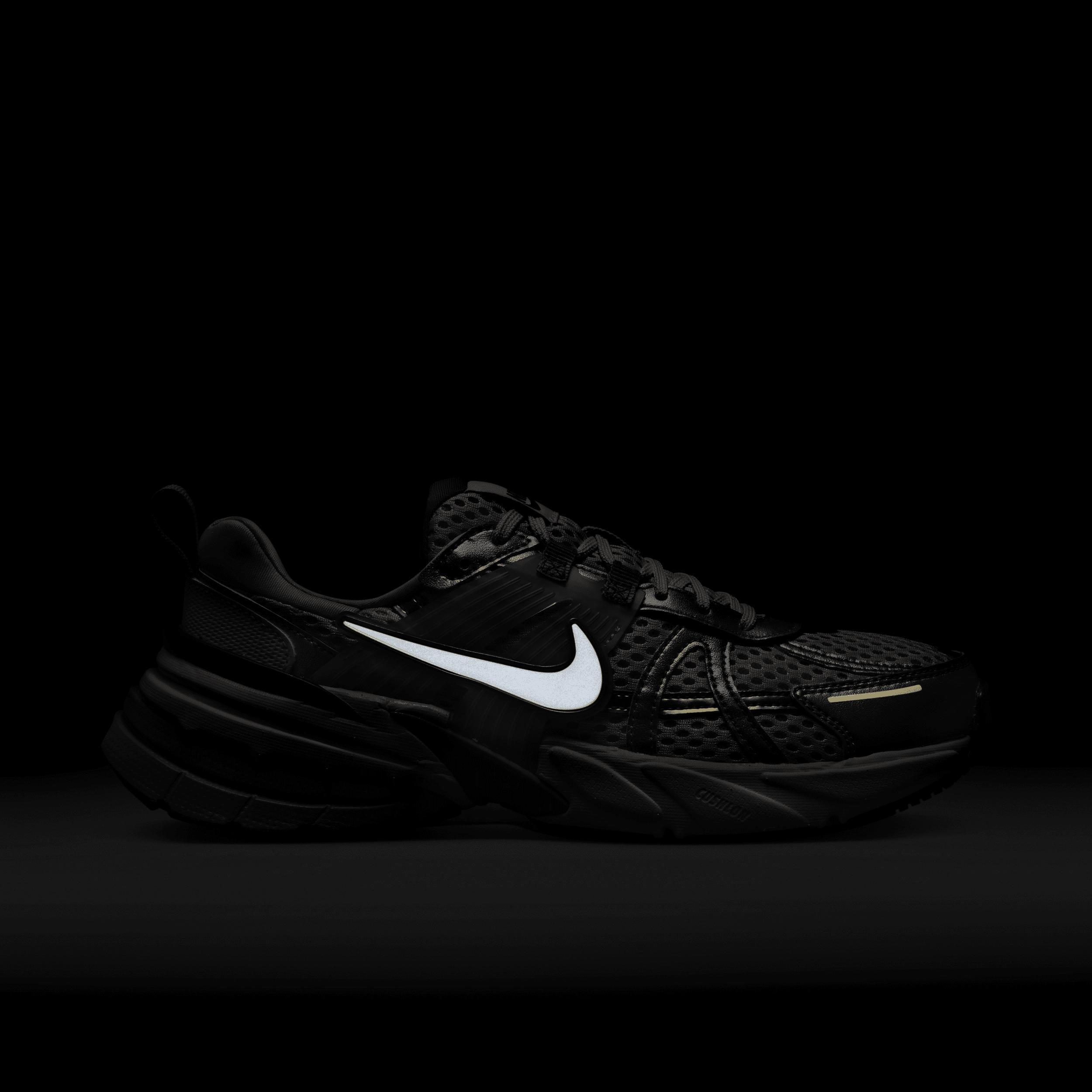 Nike Women's V2K Run Shoes Product Image