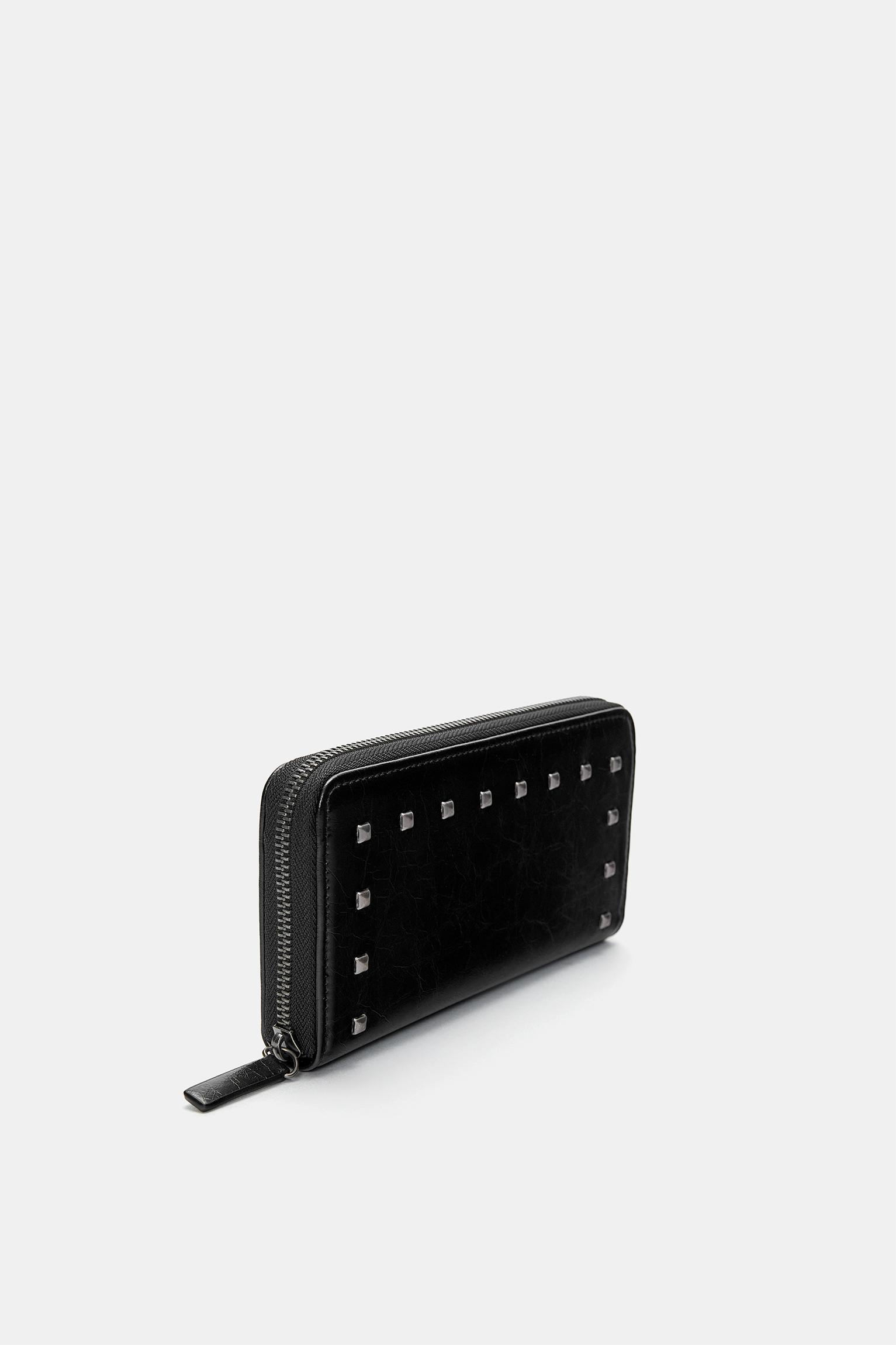 Studded wallet Product Image