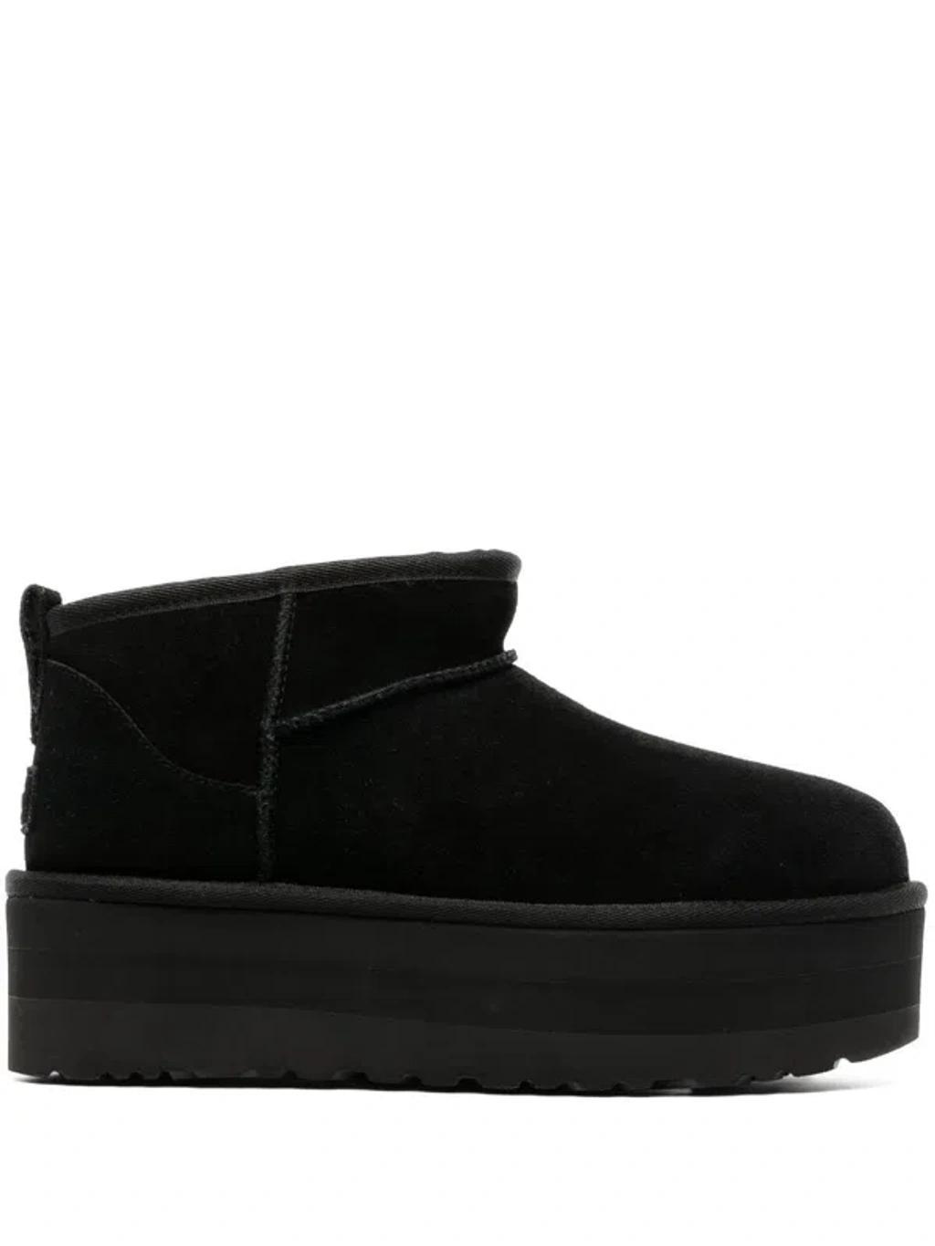 UGG Boots In Black   Product Image