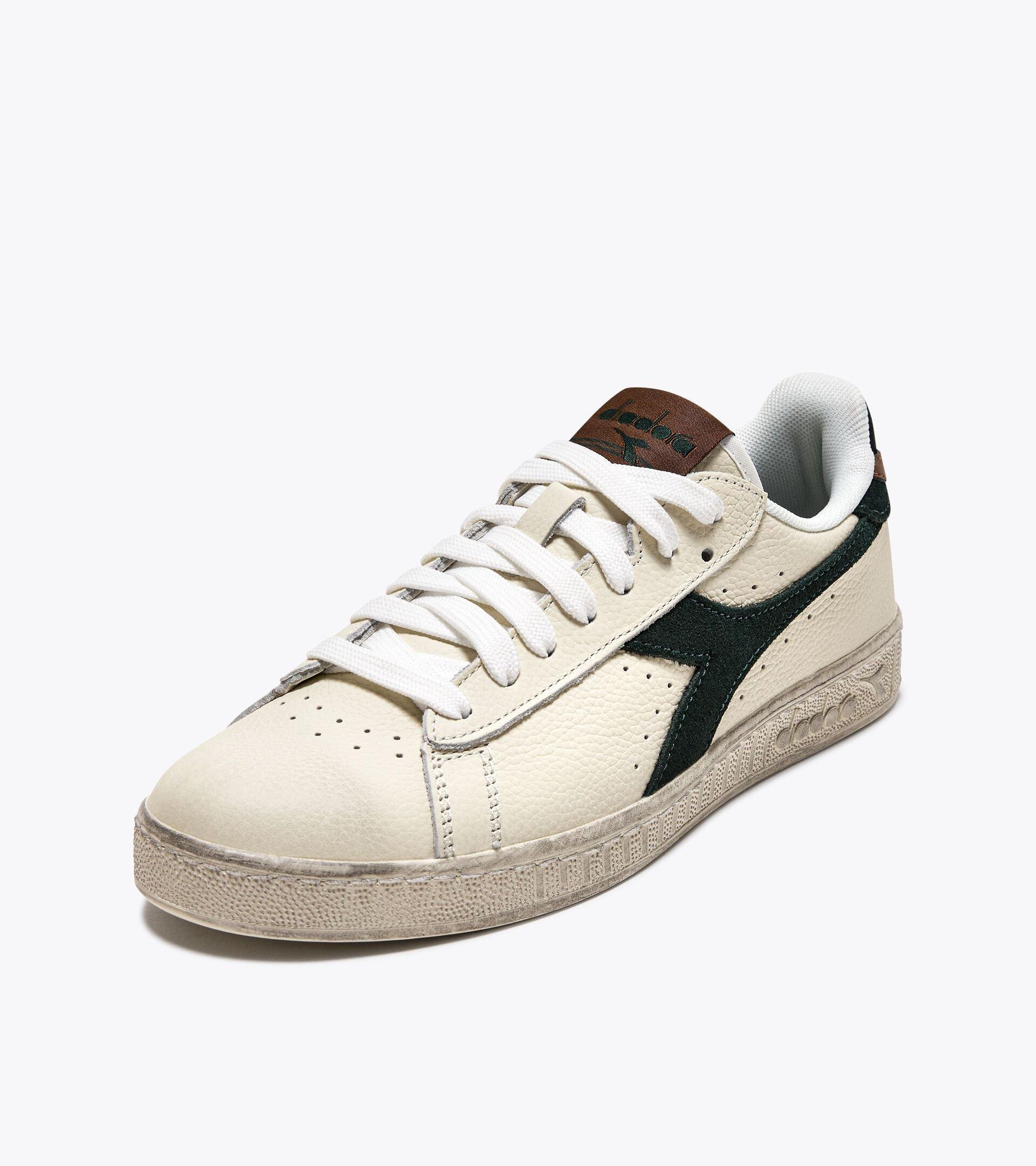 GAME L LOW WAXED SUEDE POP Product Image