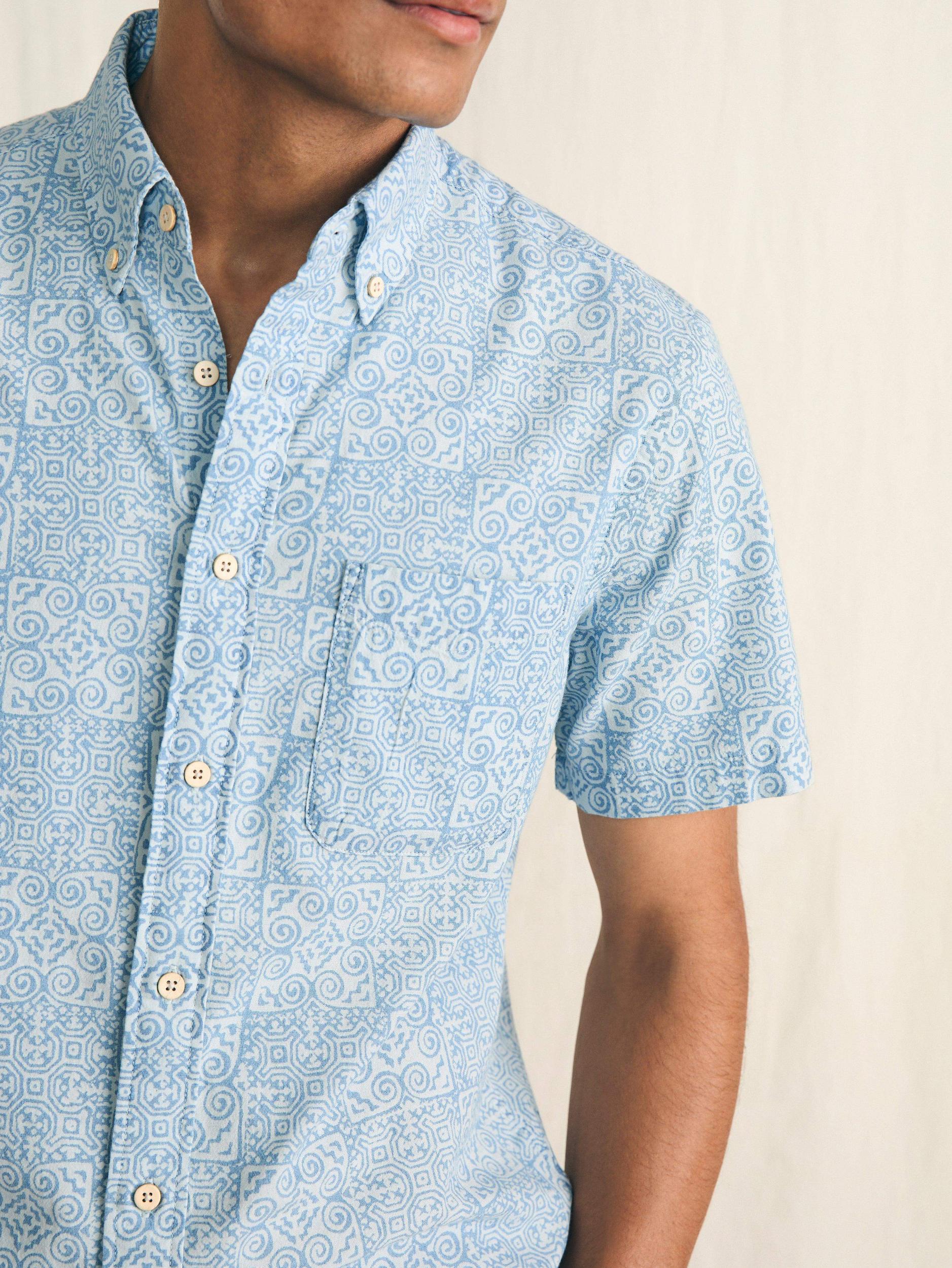 Short-Sleeve Stretch Playa Shirt - South Pacific Geo Male Product Image
