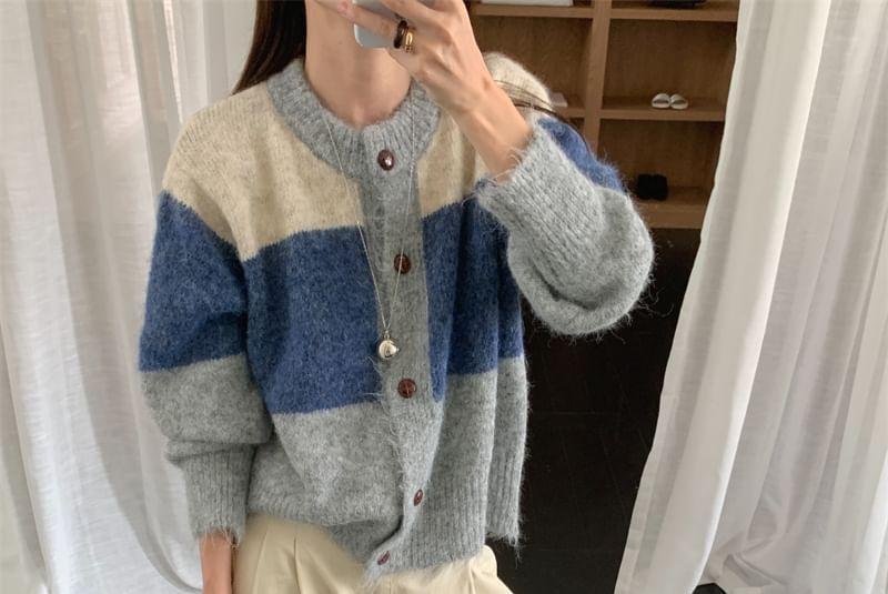 Crewneck Color Block Button-Up Cardigan / Mid Waist Plain Wide Leg Pants Product Image