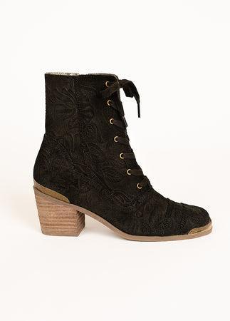 Bonnie Boot in Black Female Product Image