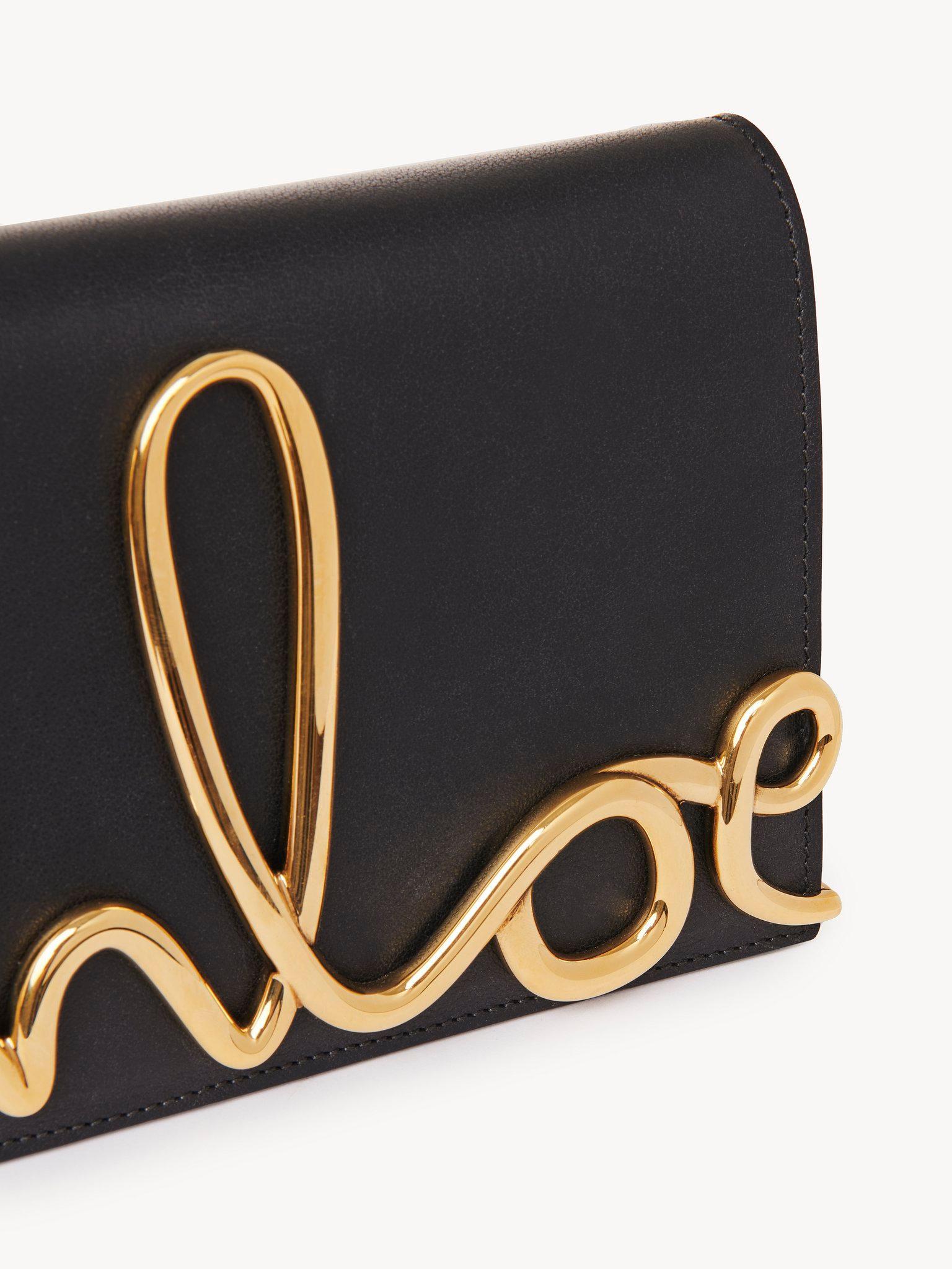 The Chloé Iconic crossbody bag in soft leather Product Image
