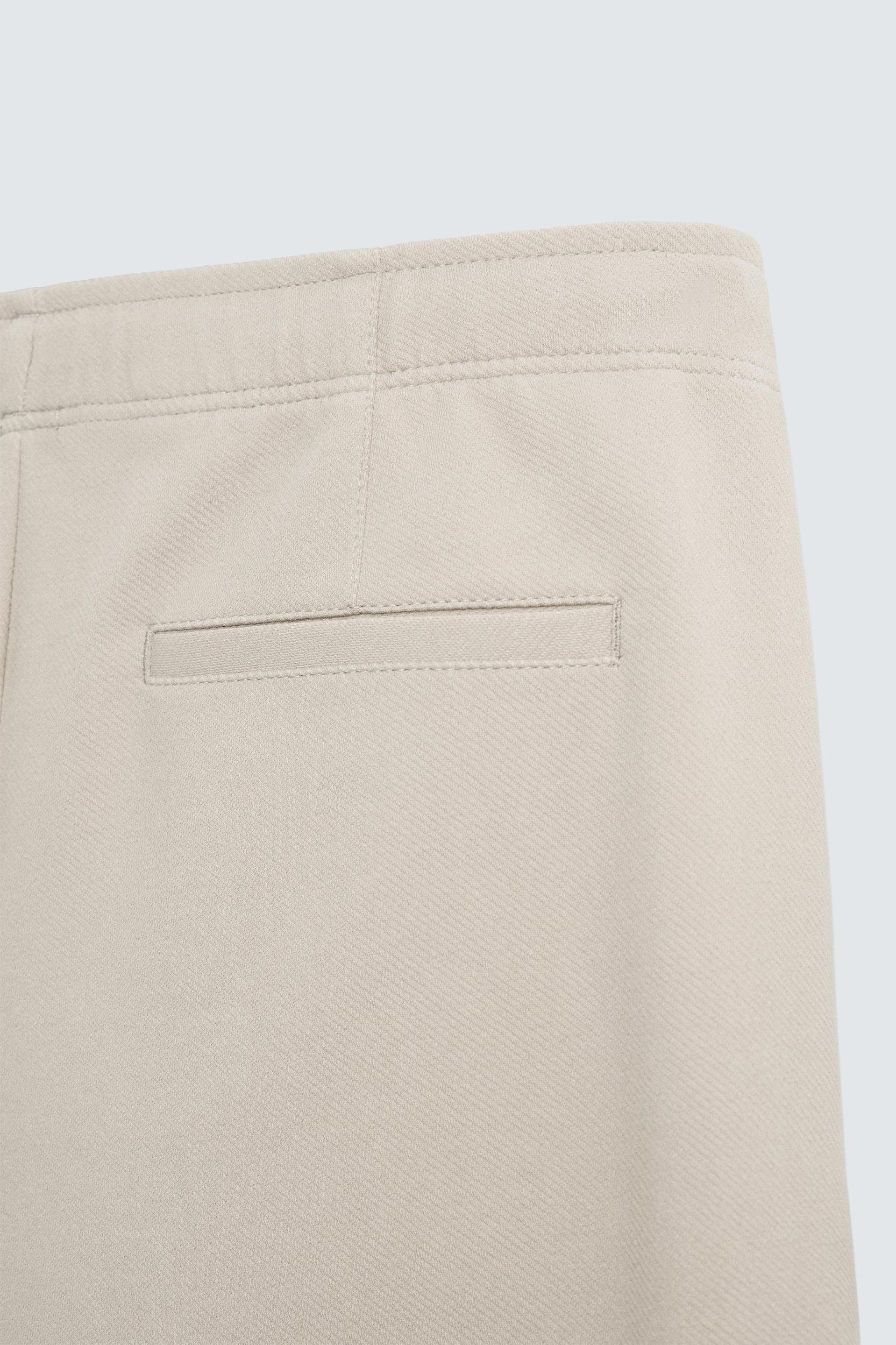 TEXTURED COMFORT SHORTS Product Image