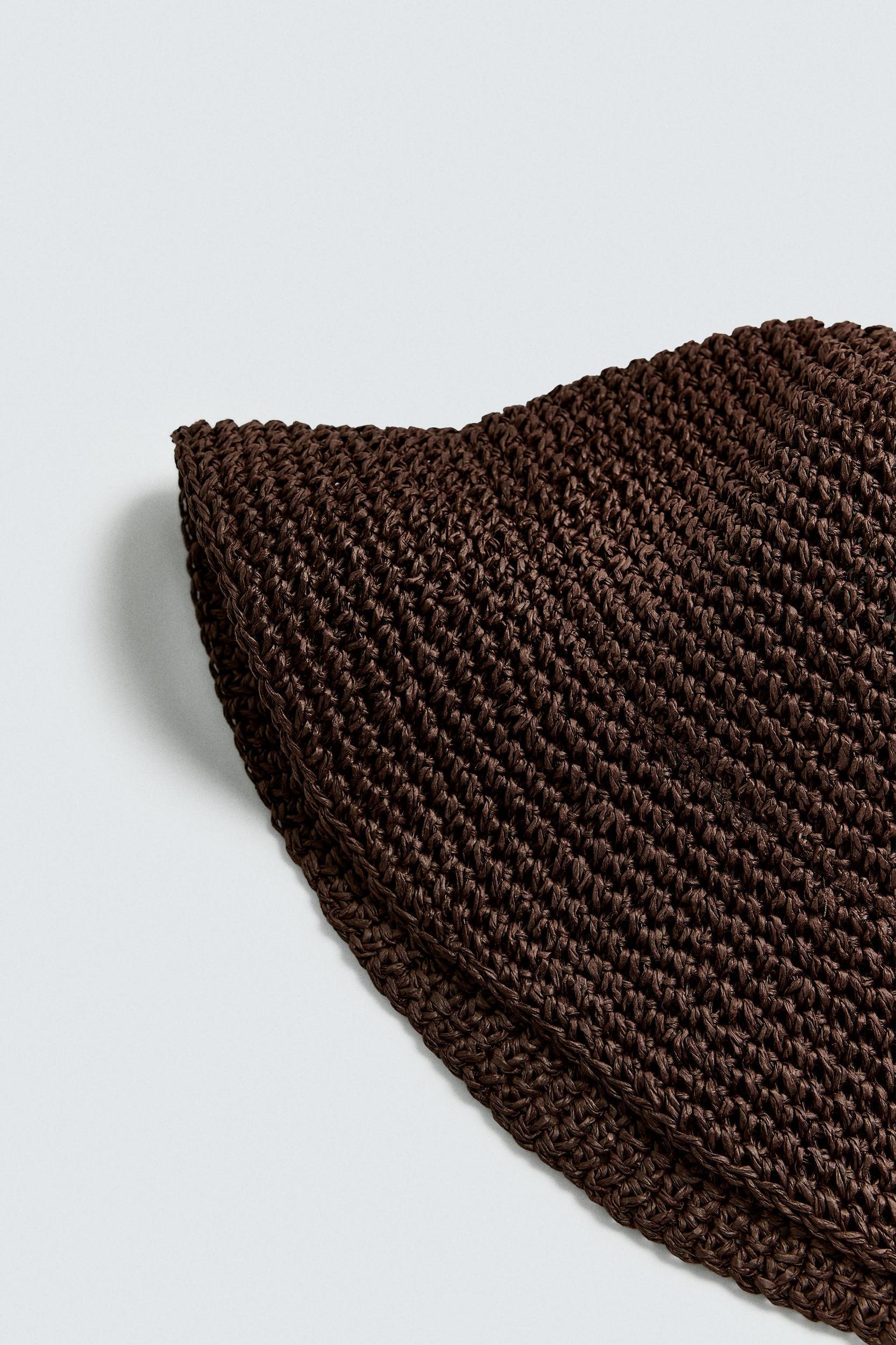 CROCHET BUCKET HAT Product Image