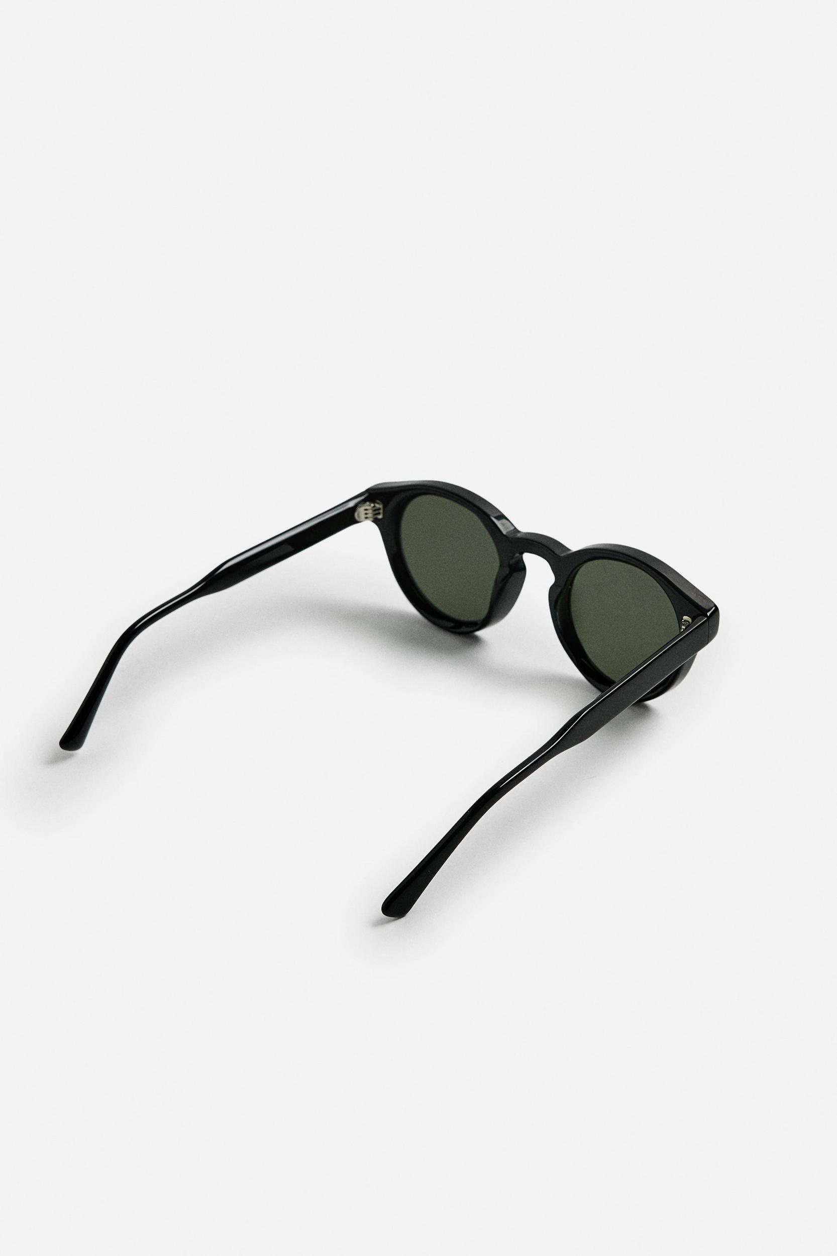 ROUND SUNGLASSES Product Image