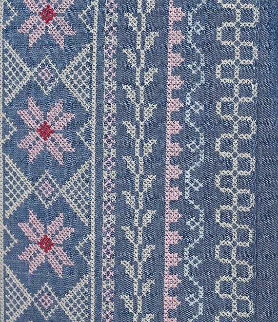 Calessa Petite Size Split V-Neck Short Sleeve Embroidered Tunic Product Image