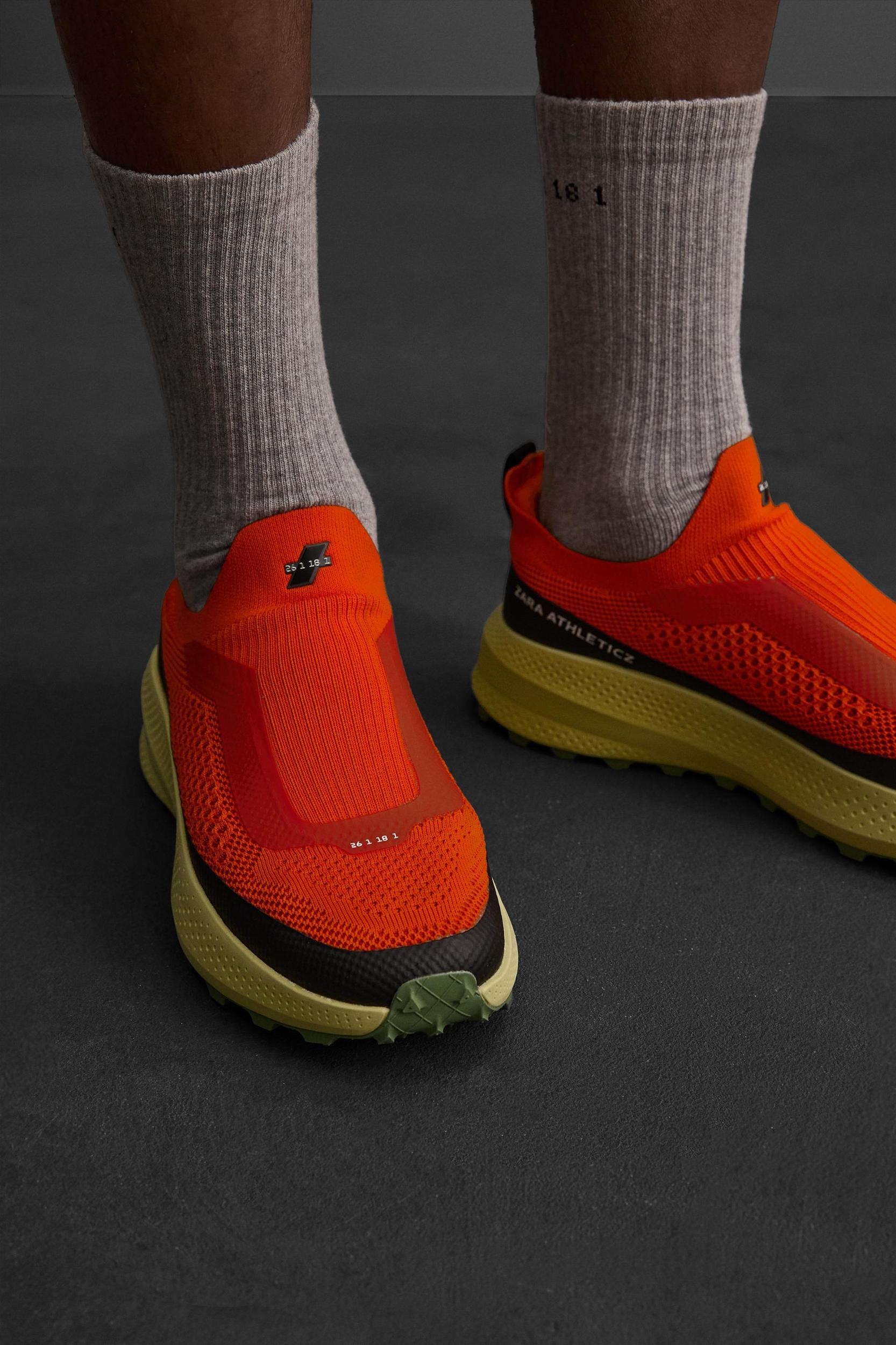 RUNNING SHOE Product Image