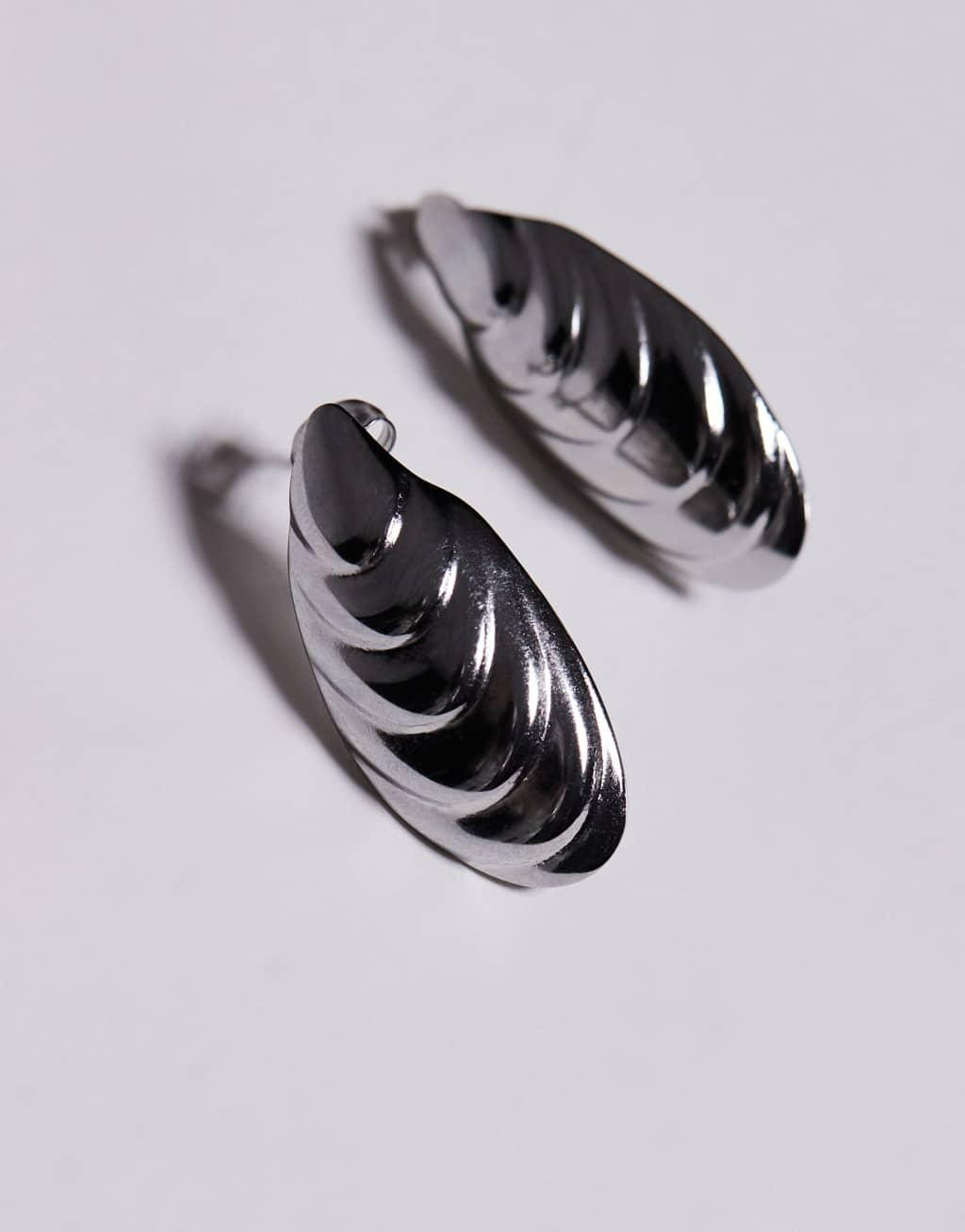 8 Other Reasons ridged large stud earrings in rhodium plated Product Image