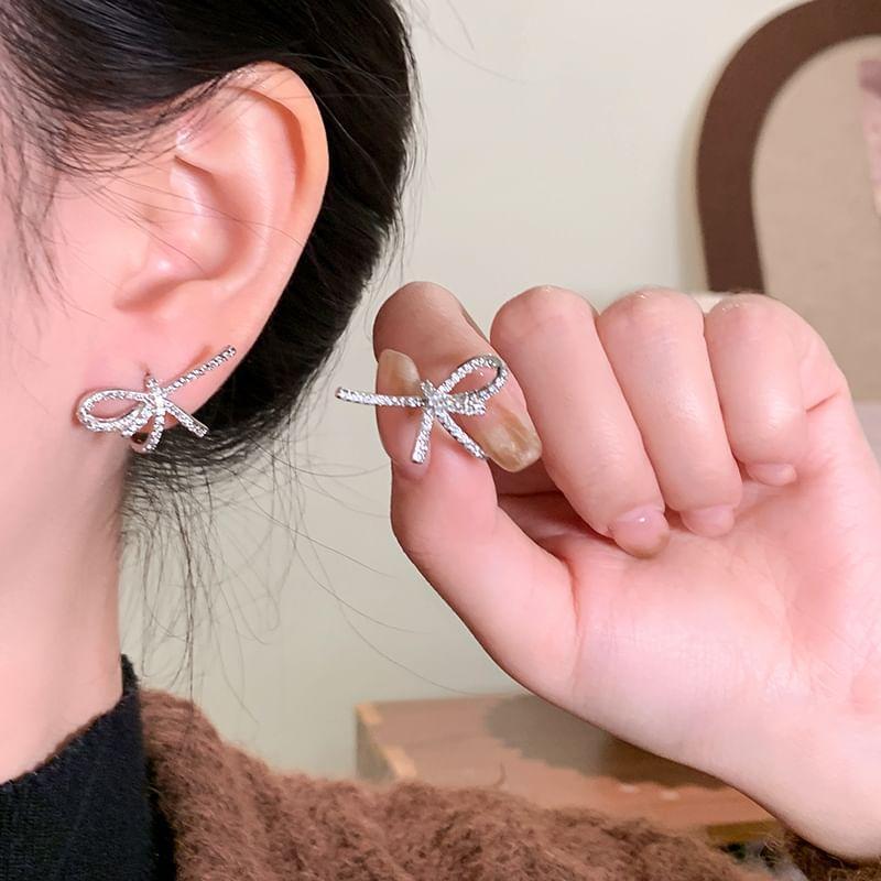 CZ Ribbon Stud Earring Product Image