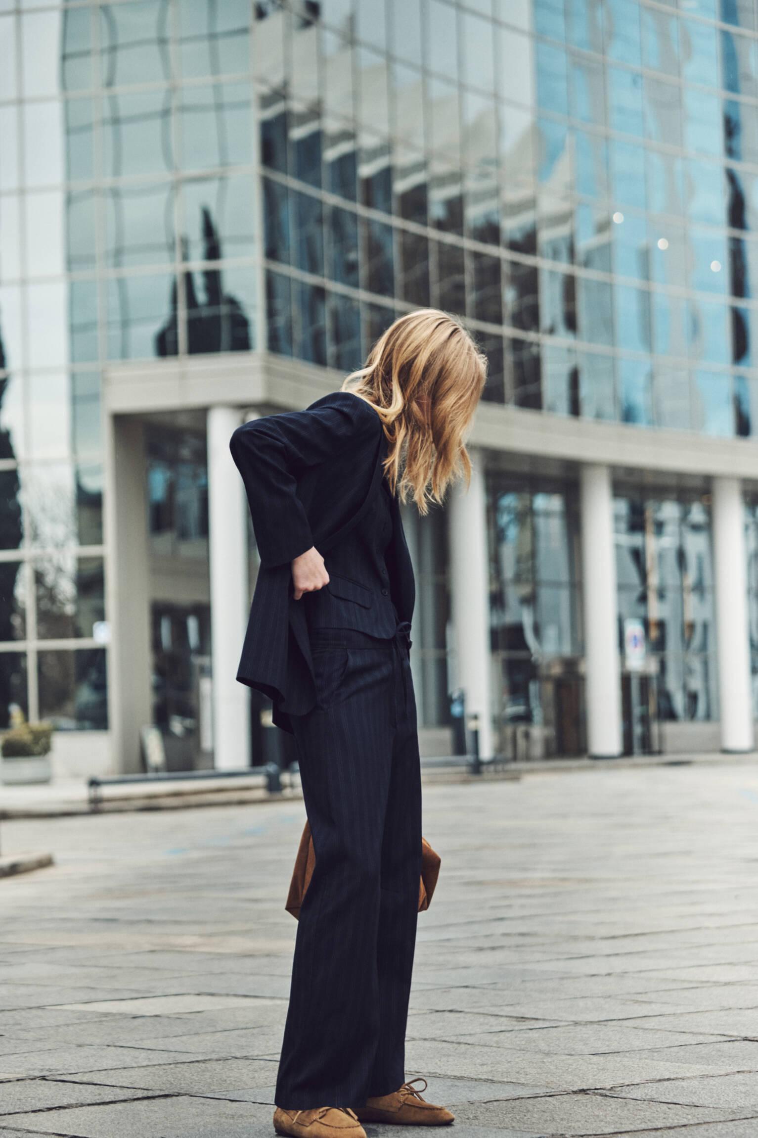 Striped barrel pants Product Image