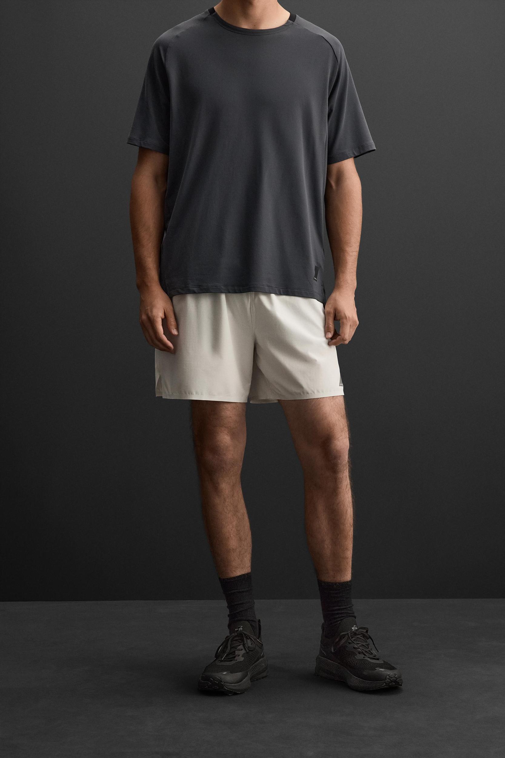 TEXTURED RUNNING SHORTS Product Image