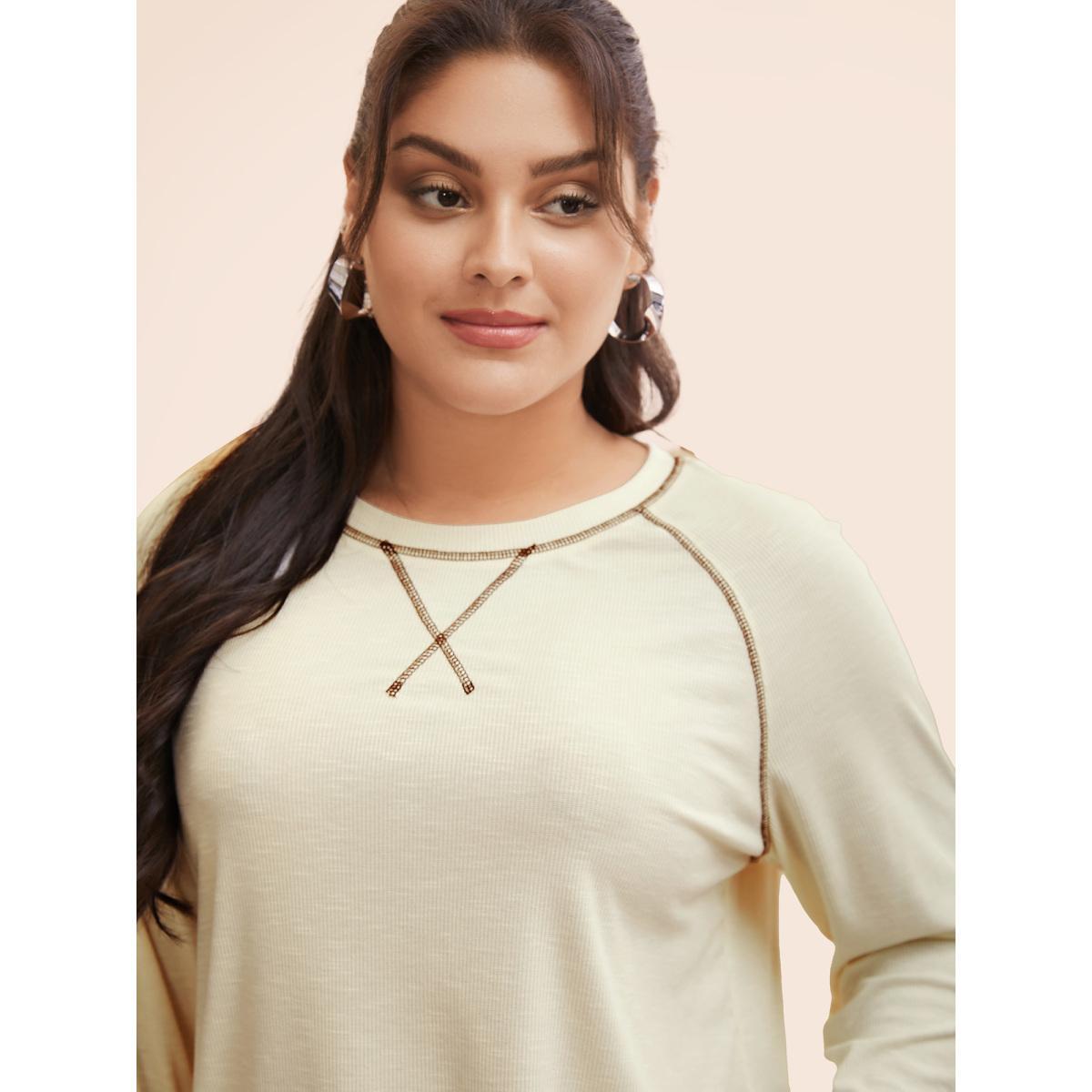 Plus Size Crew Neck Contrast Stitch Raglan Sleeve T-shirt Ivory Women Casual Topstitching Round Neck Everyday T-shirts BloomChic 26/4X Product Image