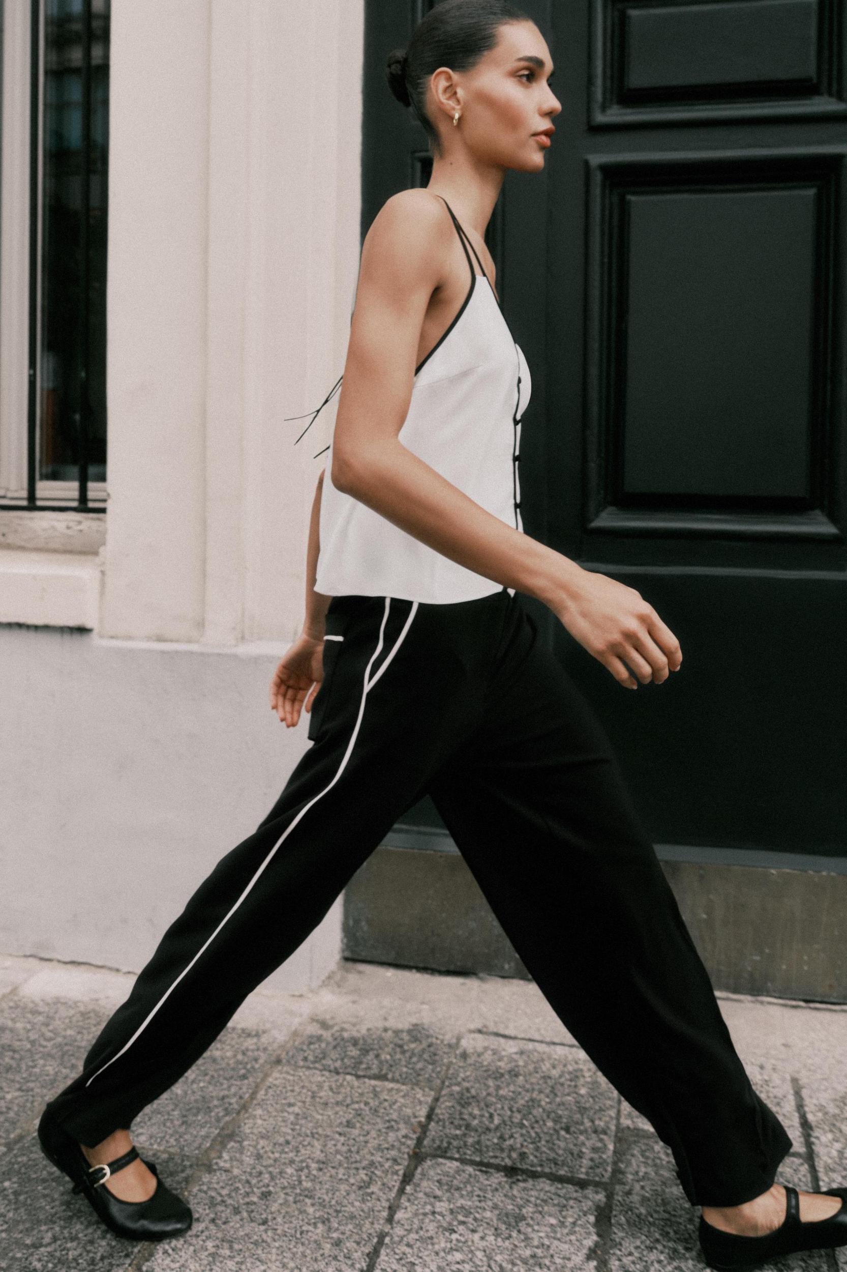 CONTRAST PIPED TRIM CAMISOLE Product Image