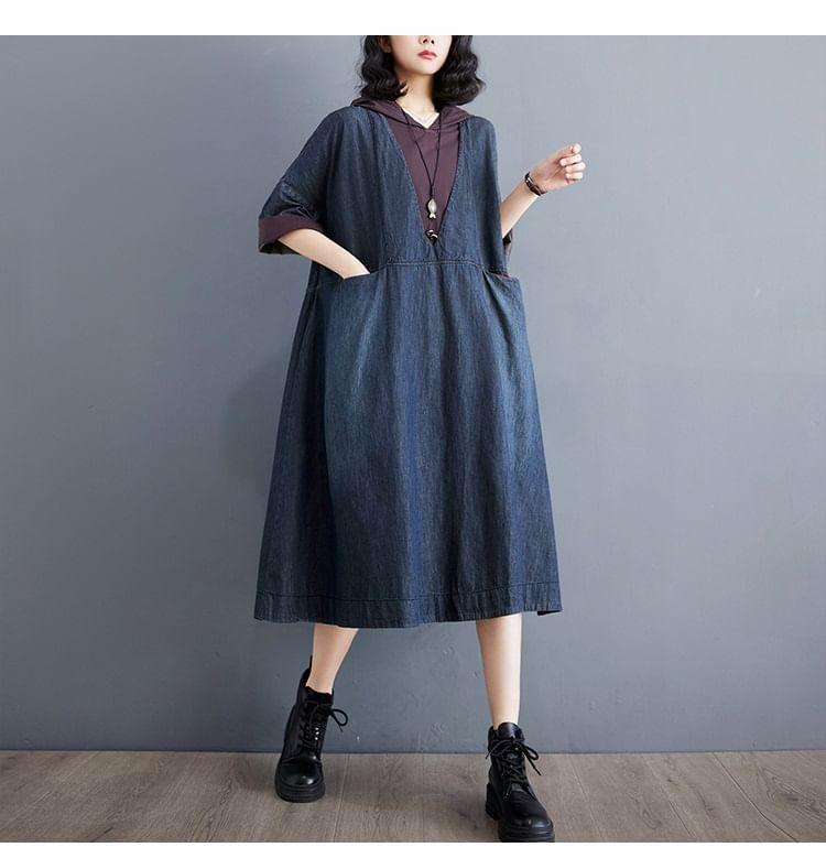 3/4-Sleeve Two Tone Denim Panel Washed Hooded Midi Tunic Dress Product Image