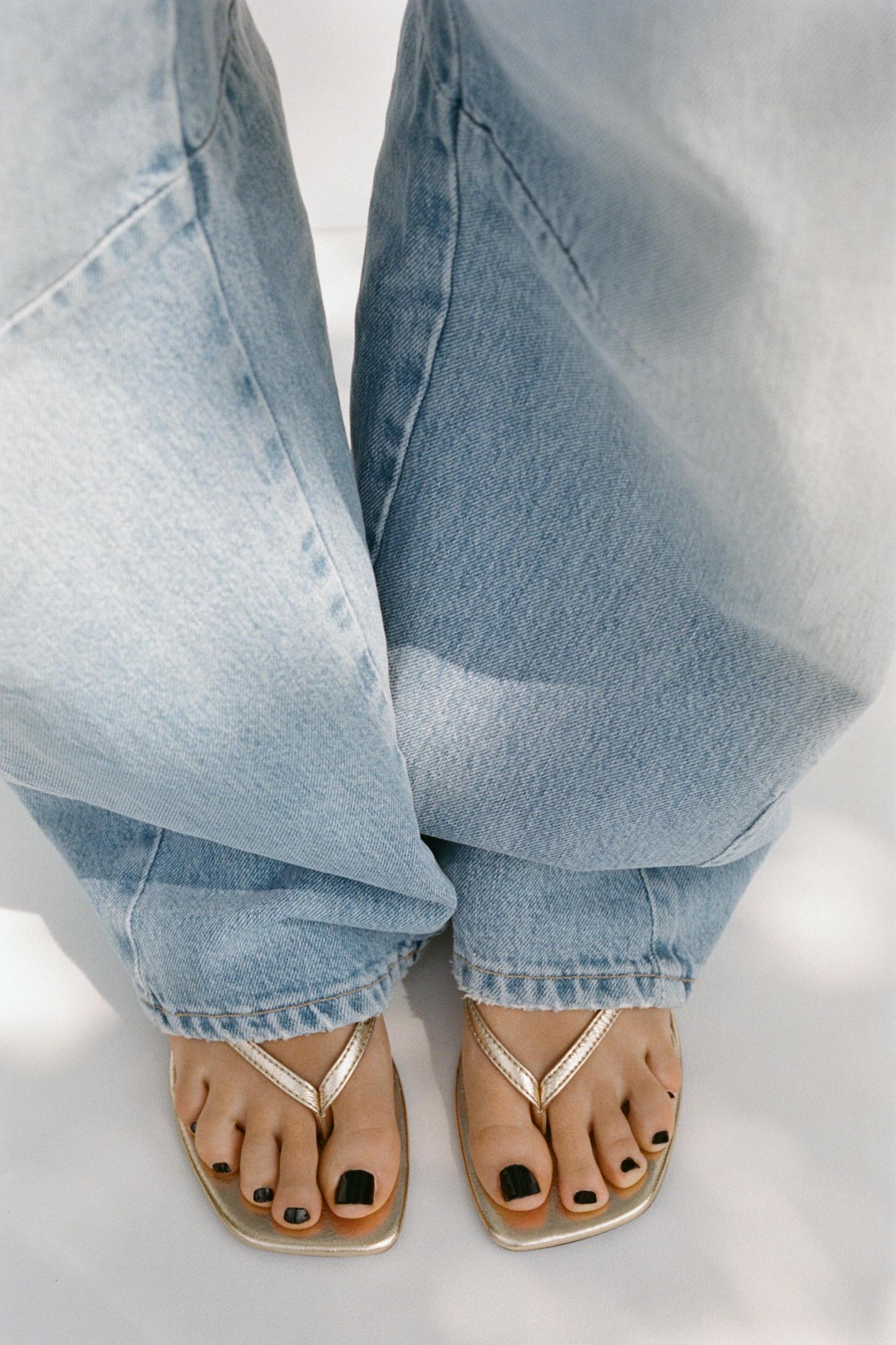 METALLIC EFFECT KITTEN SANDALS Product Image