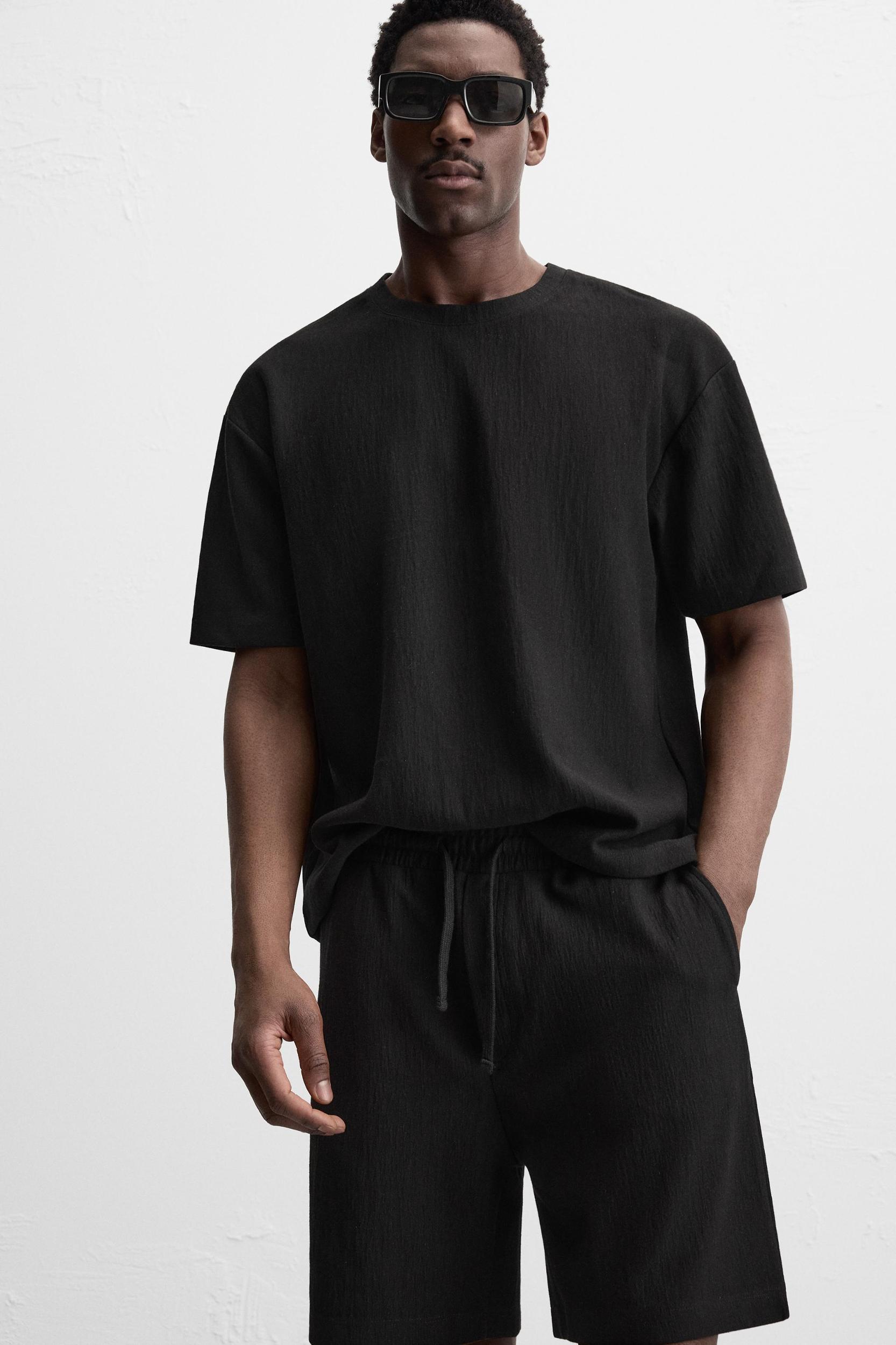 TEXTURED JOGGER SHORTS Product Image