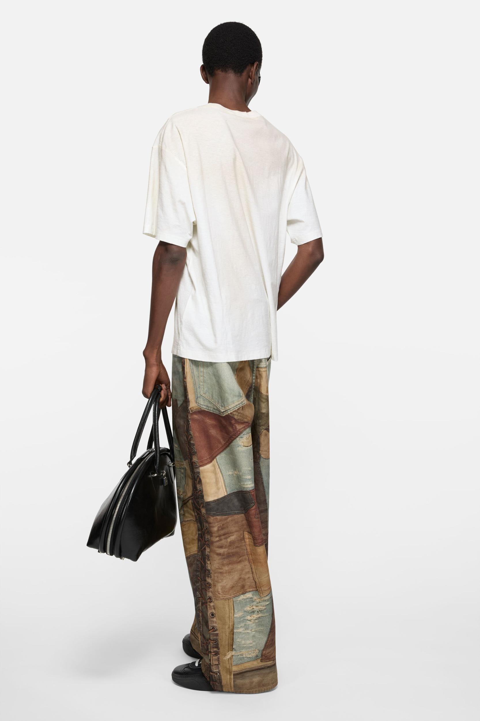 Logo t-shirt - Relaxed fit Product Image