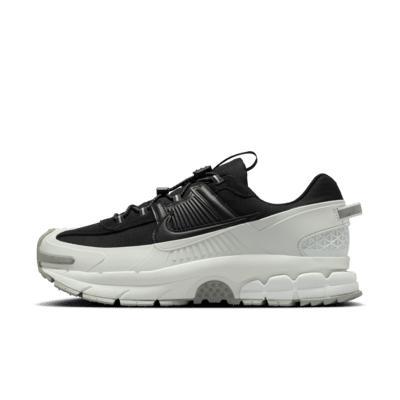 Nike Men's Zoom Vomero Roam Winterized Shoes Product Image