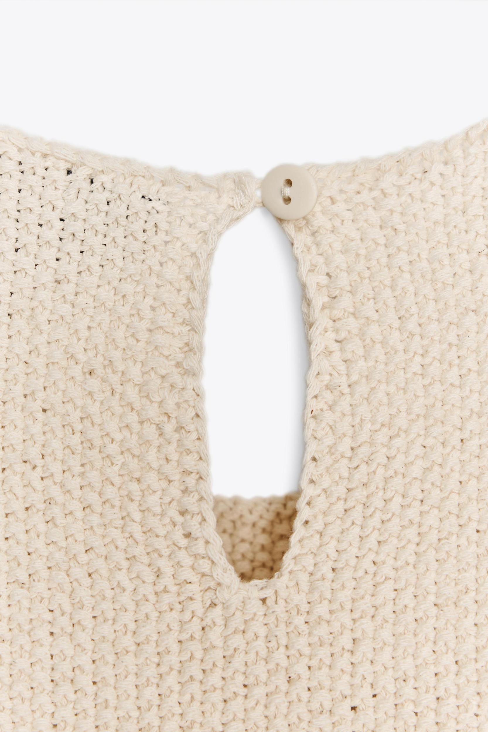 SLEEVELESS KNIT TOP Product Image