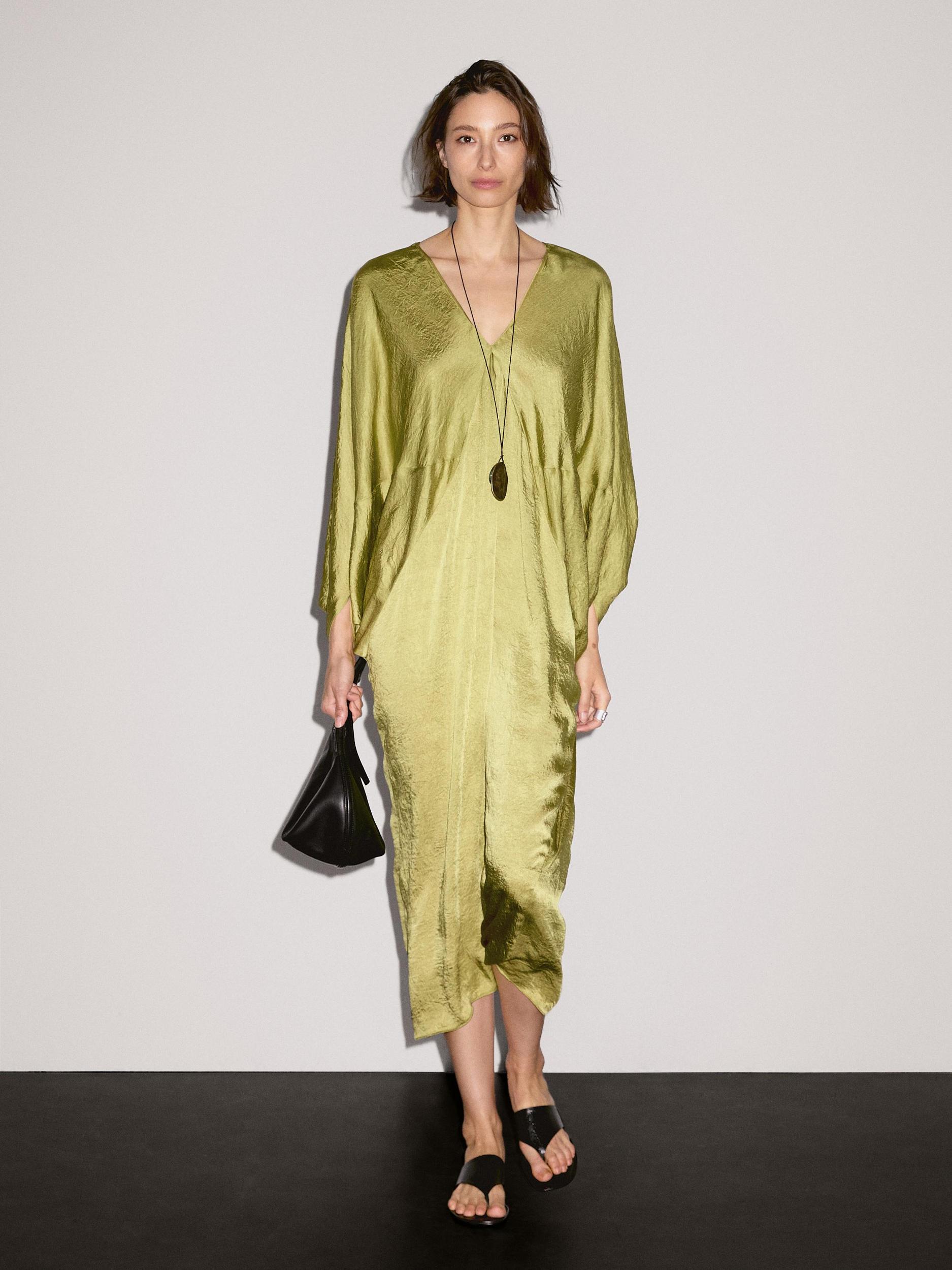 Flowing satin kimono dress - STUDIO Product Image