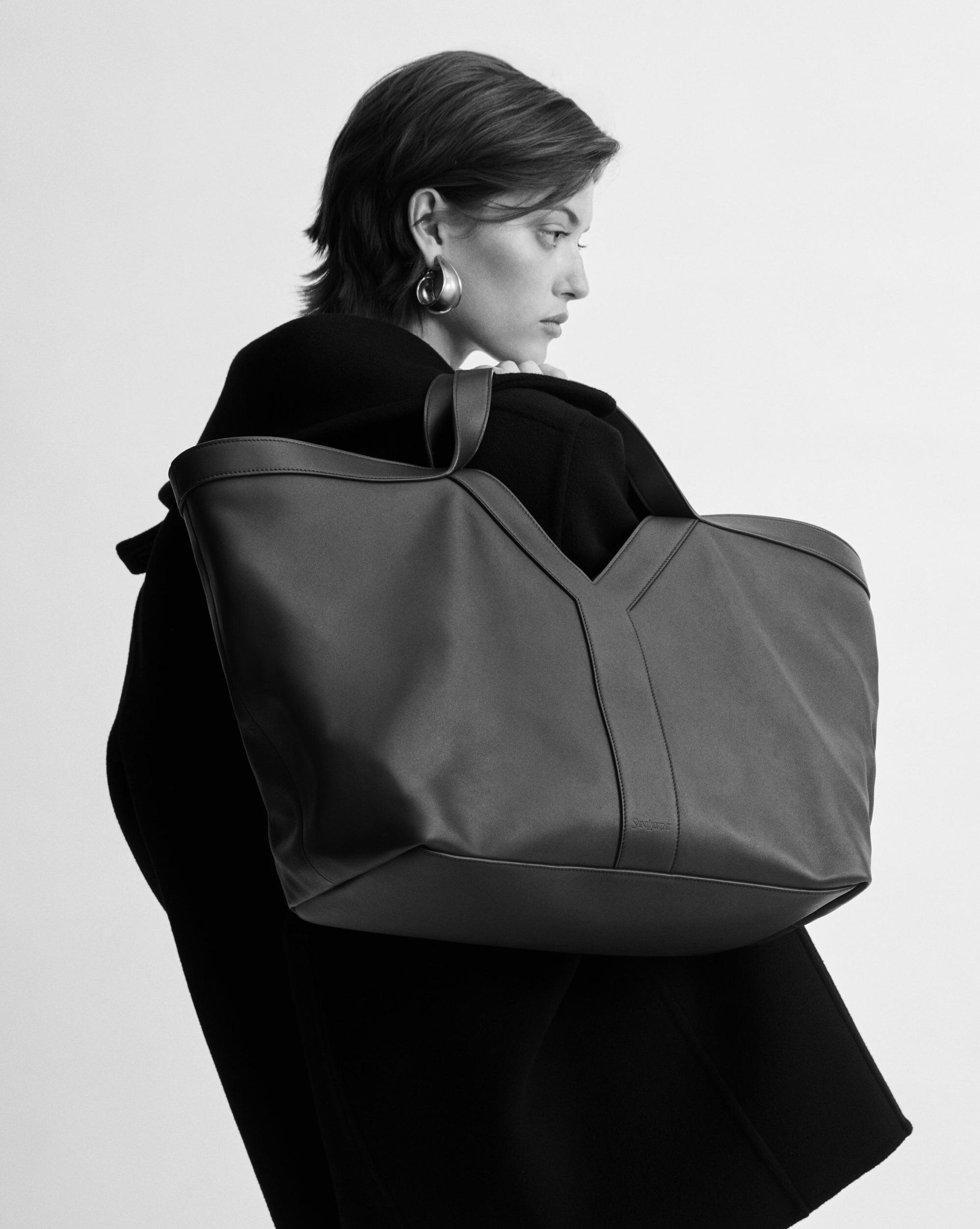 Y TOTE IN LEATHER Product Image