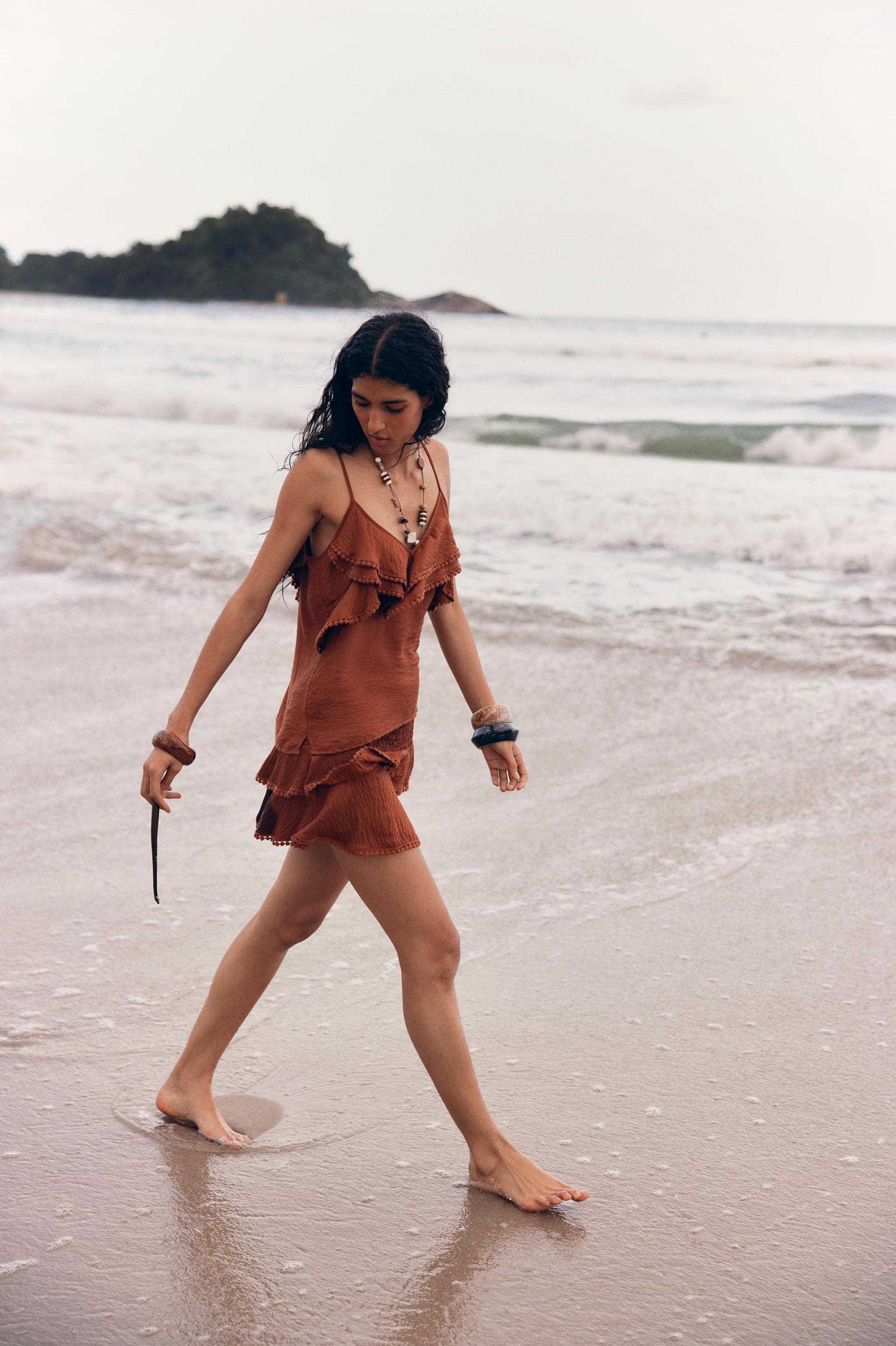 RUFFLED LACE TOP Product Image