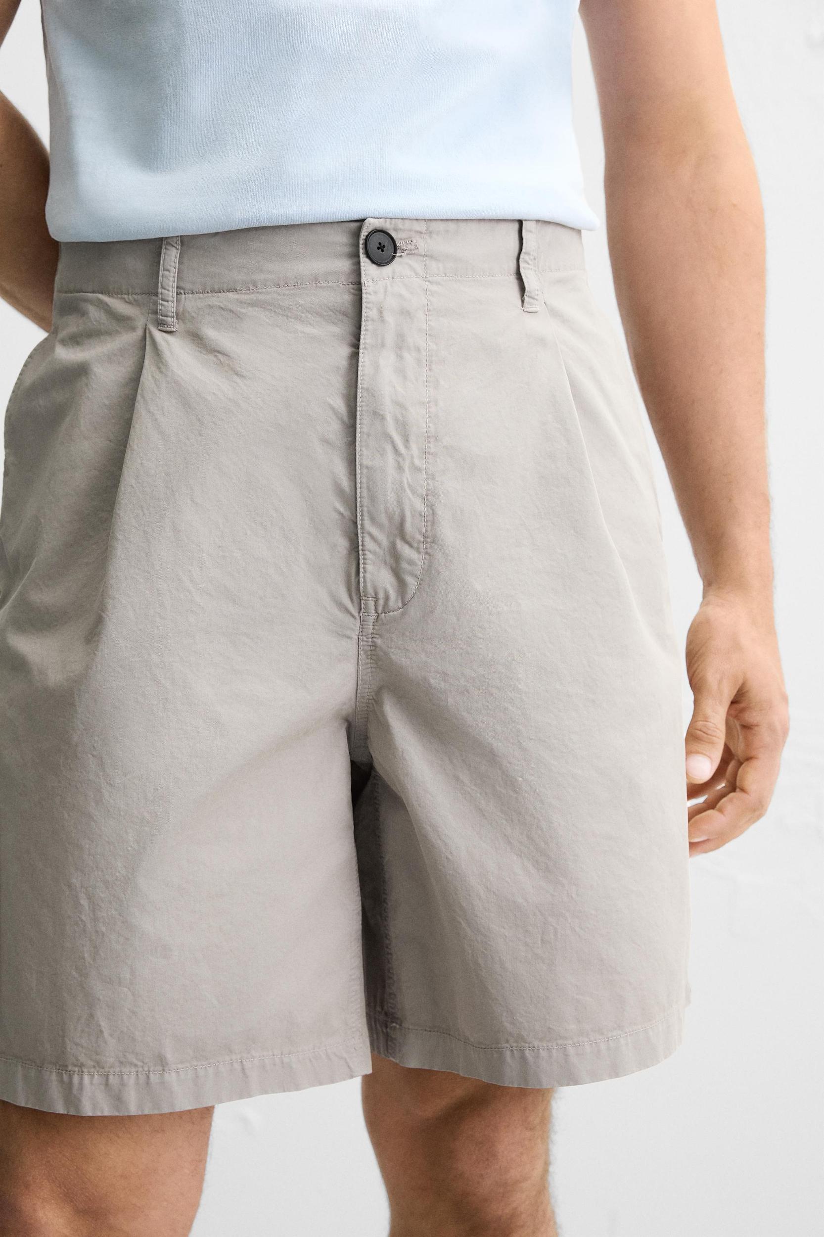 RELAXED FIT CRINKLED SHORTS Product Image