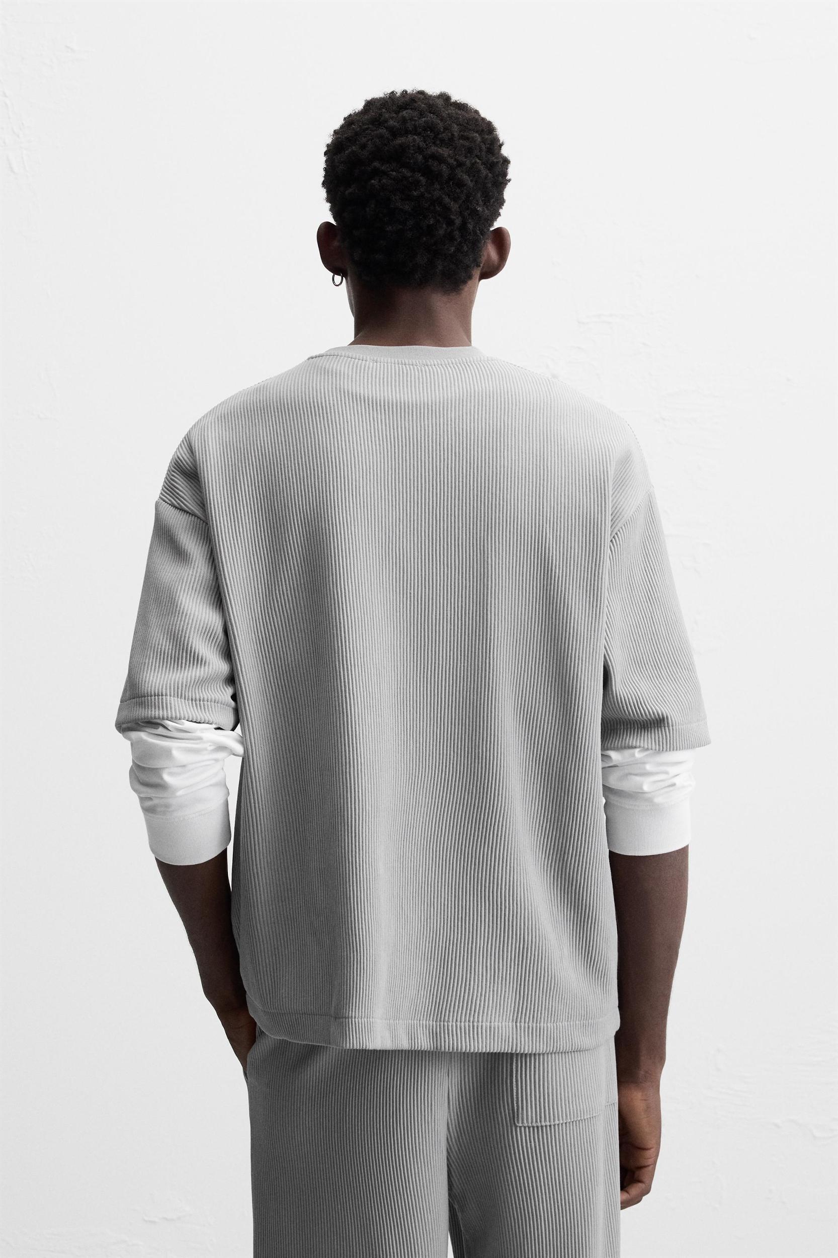 TEXTURED PATCH T-SHIRT Product Image